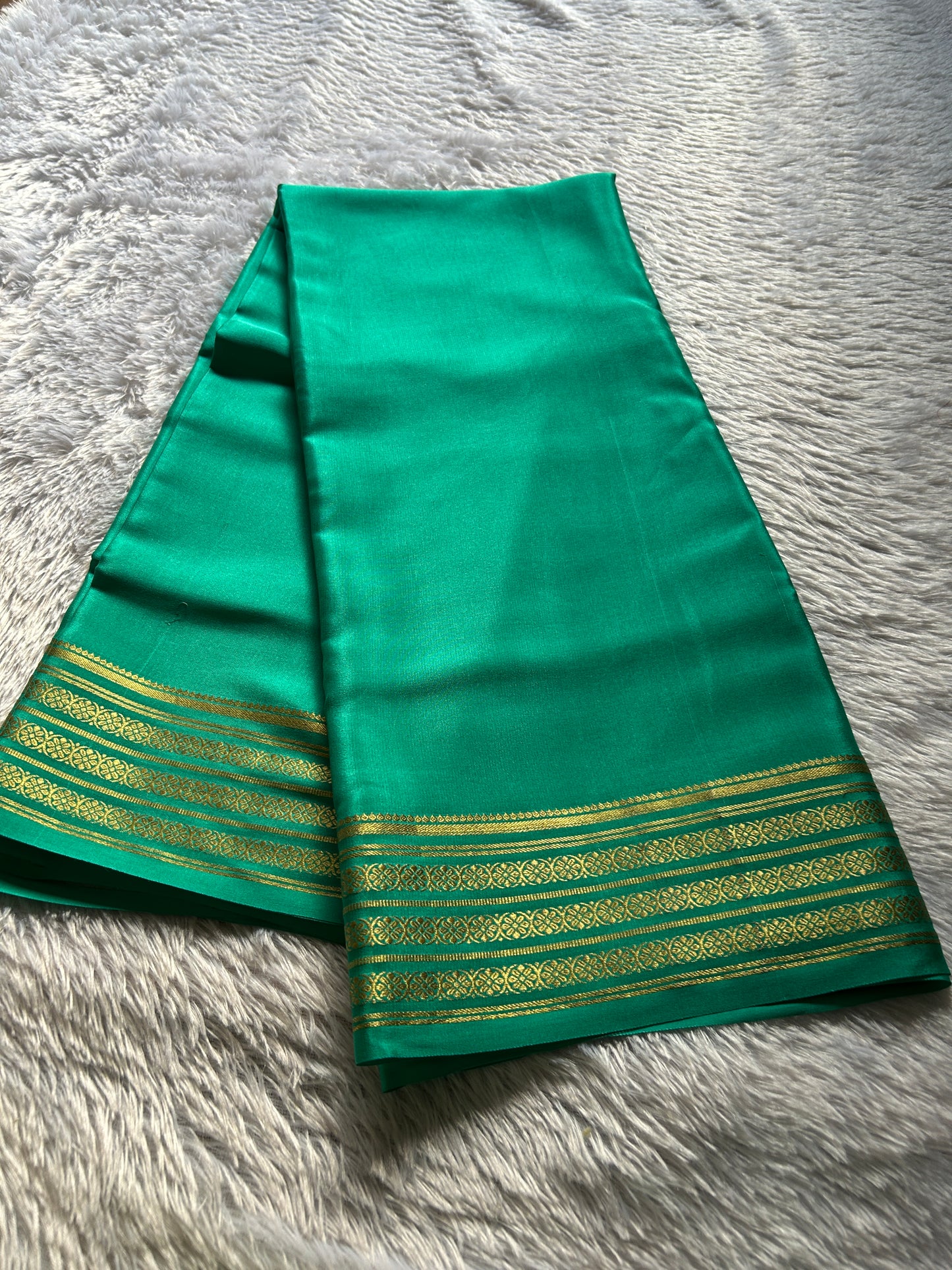 Pushpa : Solid turquoise