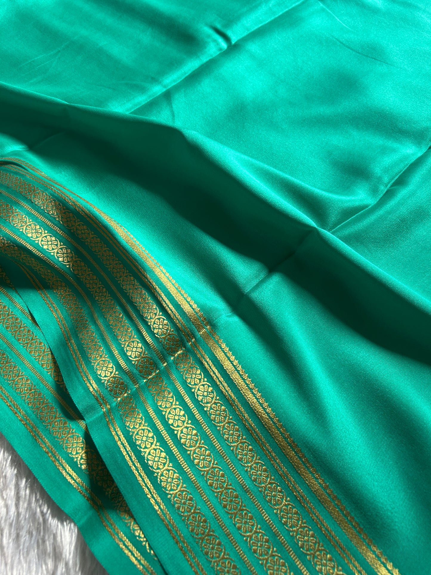 Pushpa : Solid turquoise