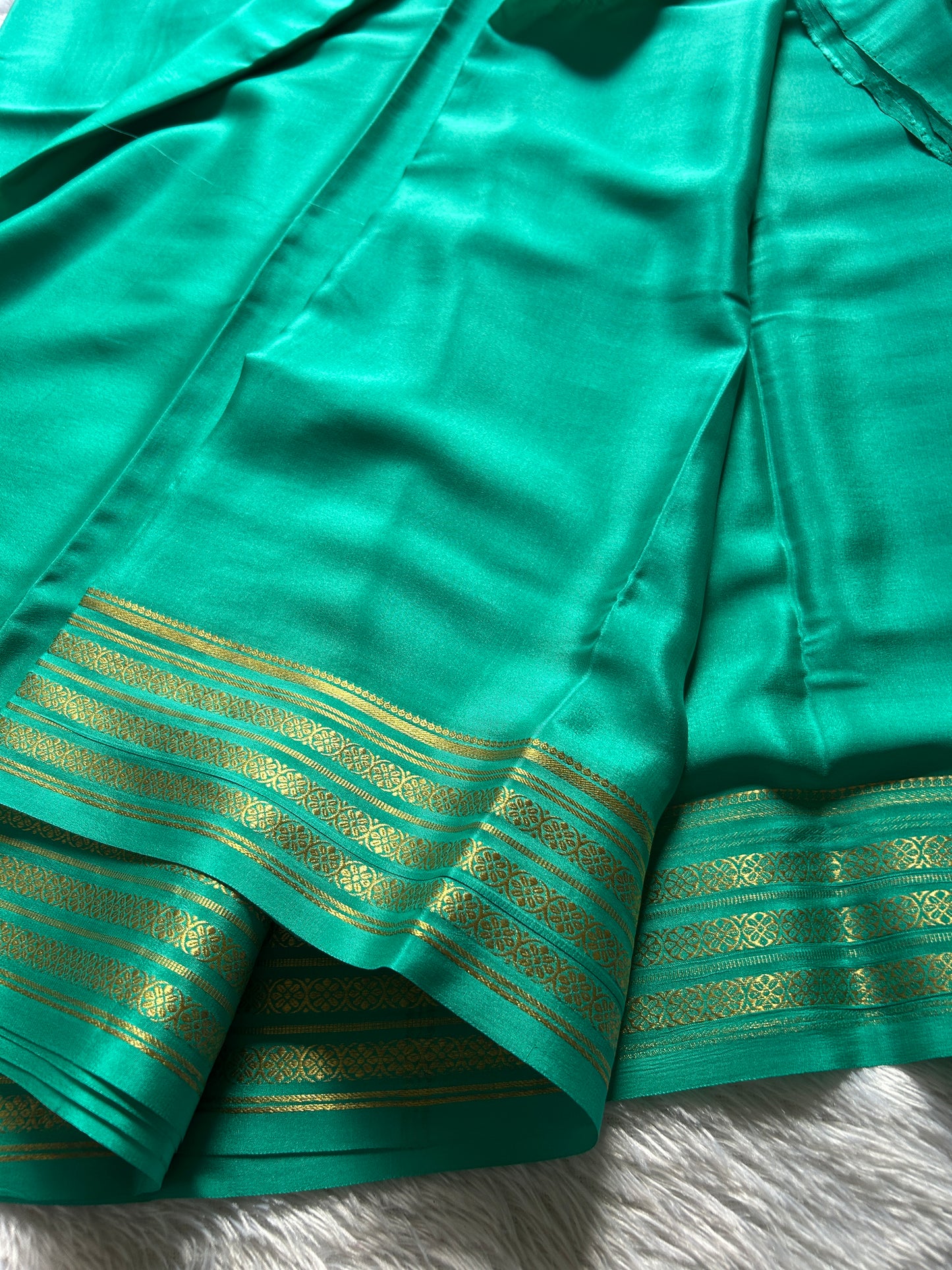 Pushpa : Solid turquoise