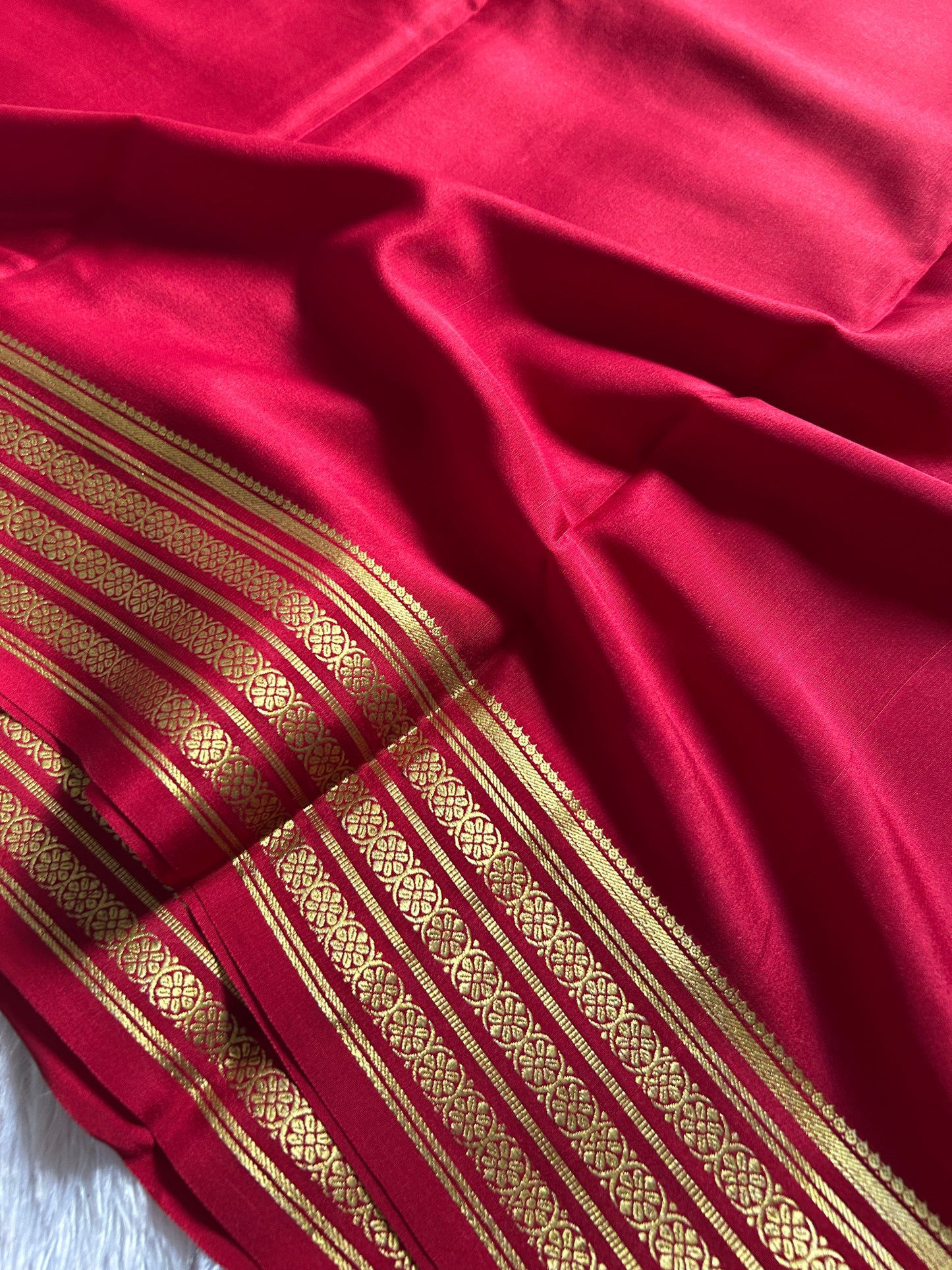 Pushpa : Solid red