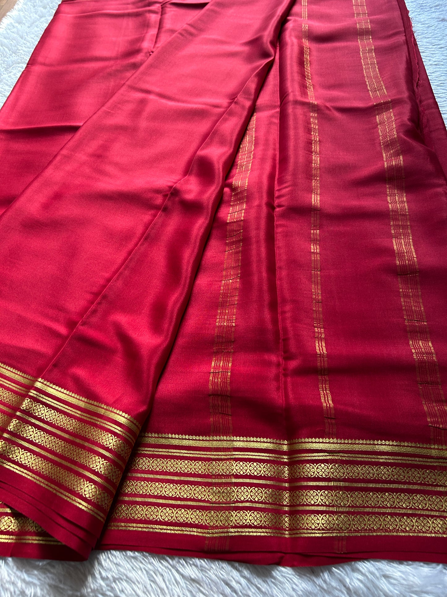 Pushpa : Solid red