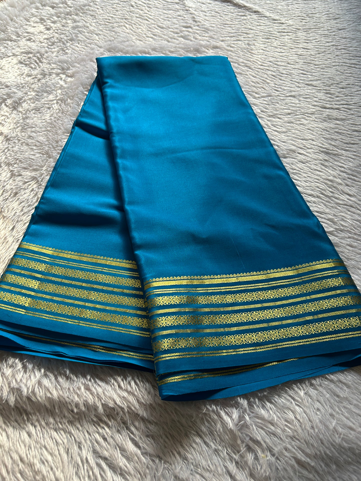Pushpa : Solid ananda blue