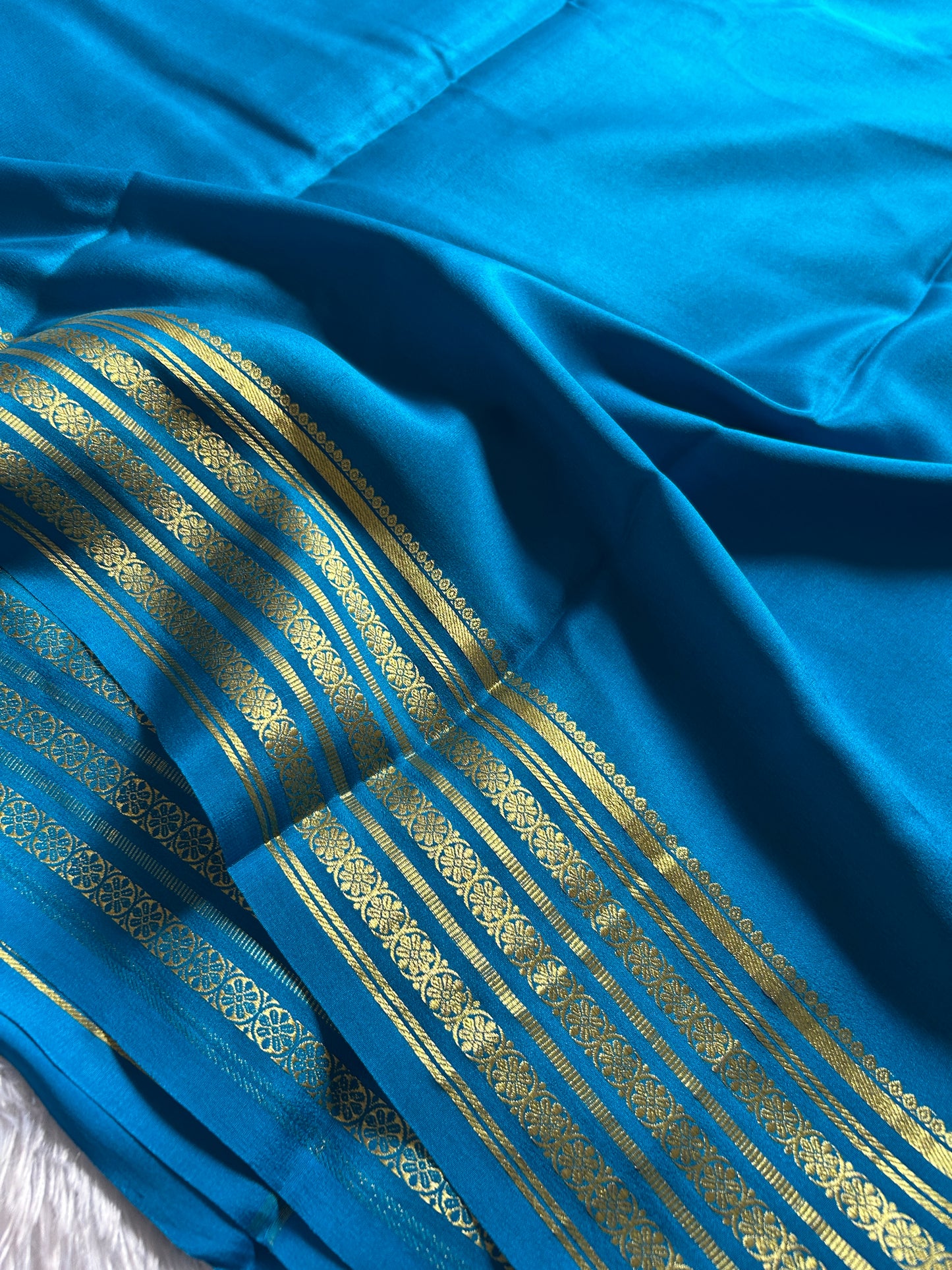 Pushpa : Solid ananda blue