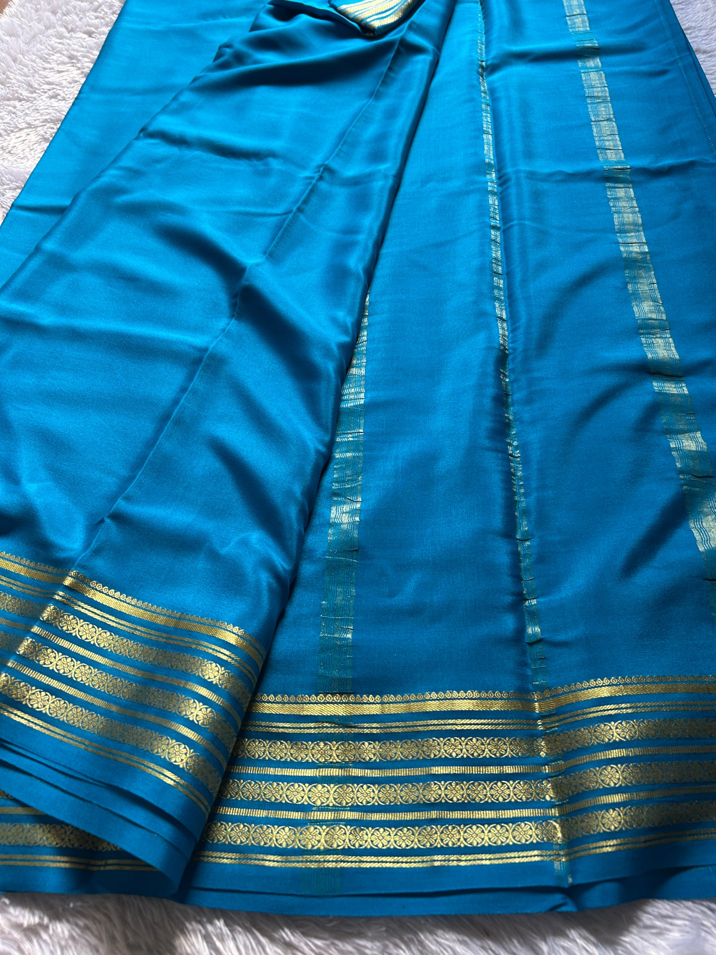 Pushpa : Solid ananda blue
