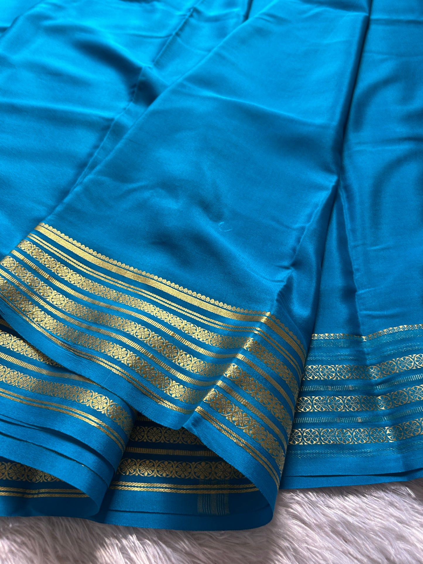 Pushpa : Solid ananda blue