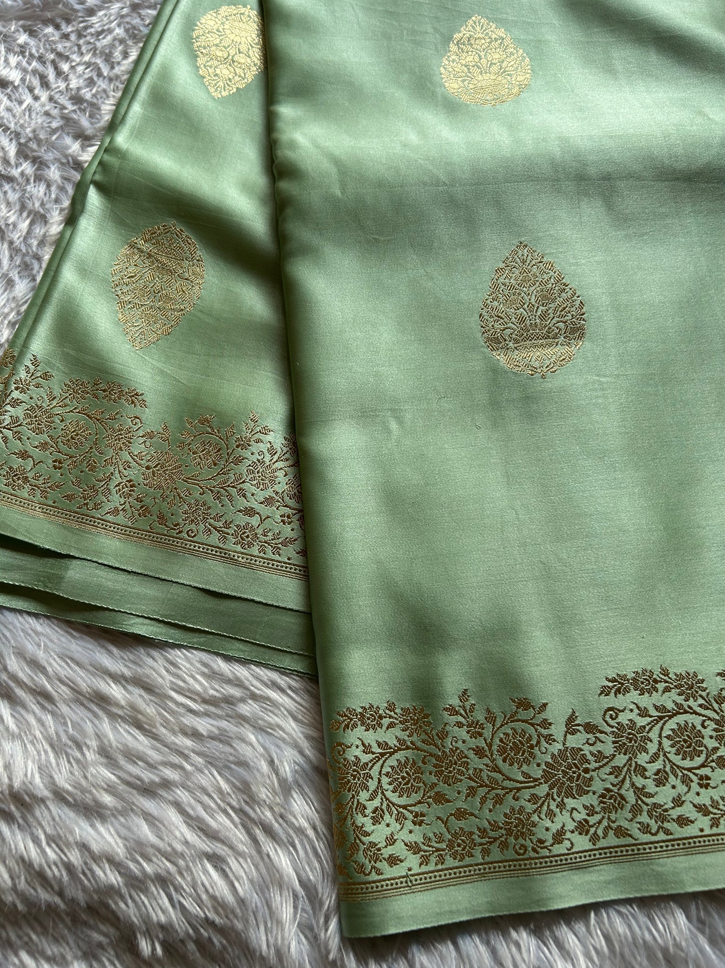 Madhubala : Solid Mint green