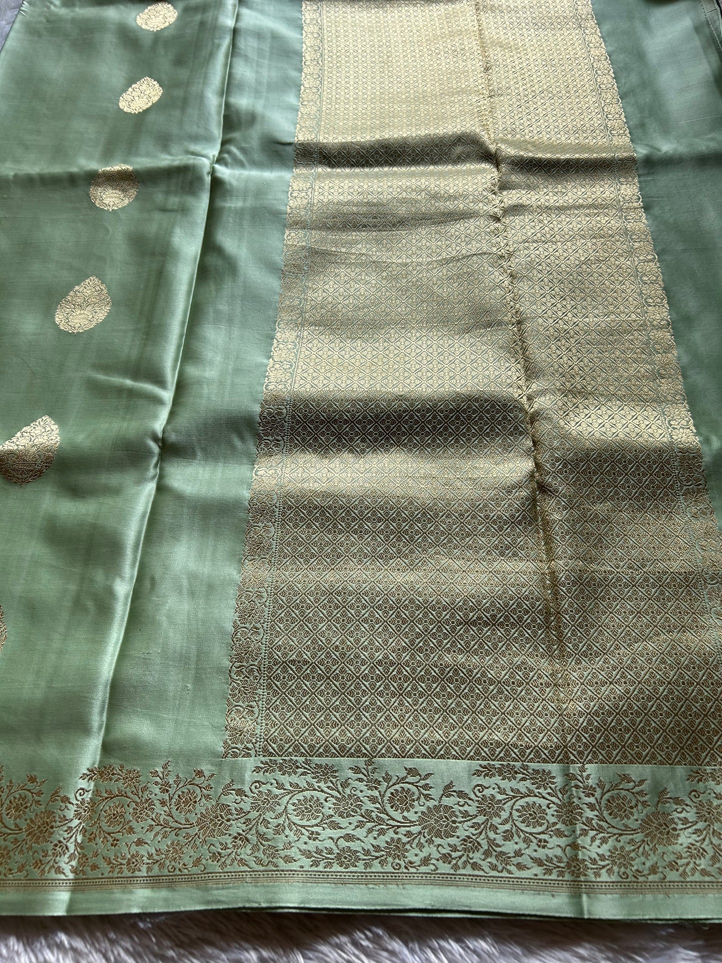 Madhubala : Solid Mint green