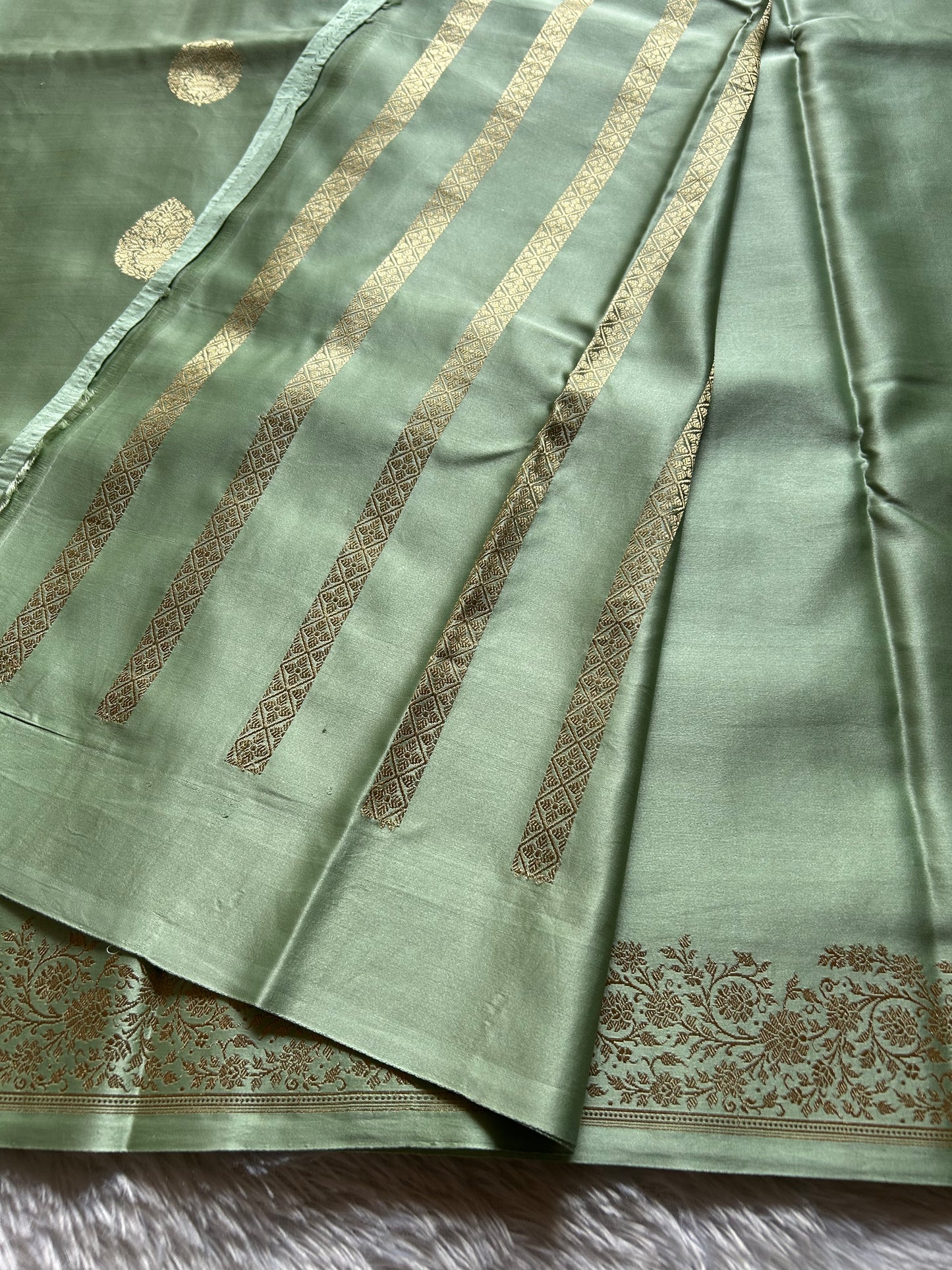 Madhubala : Solid Mint green