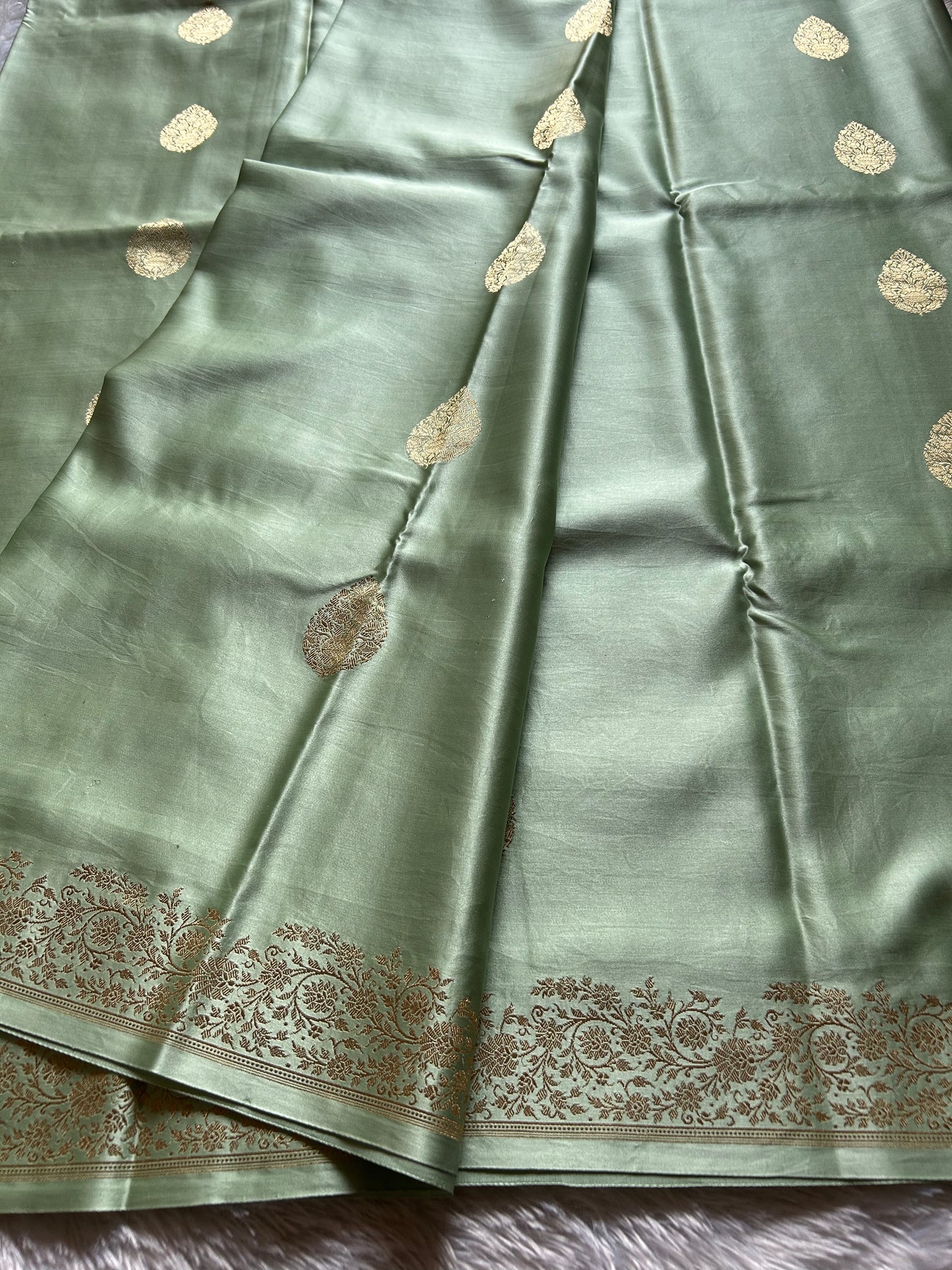 Madhubala : Solid Mint green