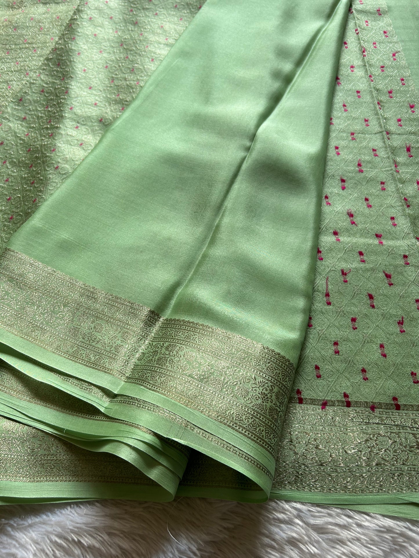 Nakshatra : Solid Pista green