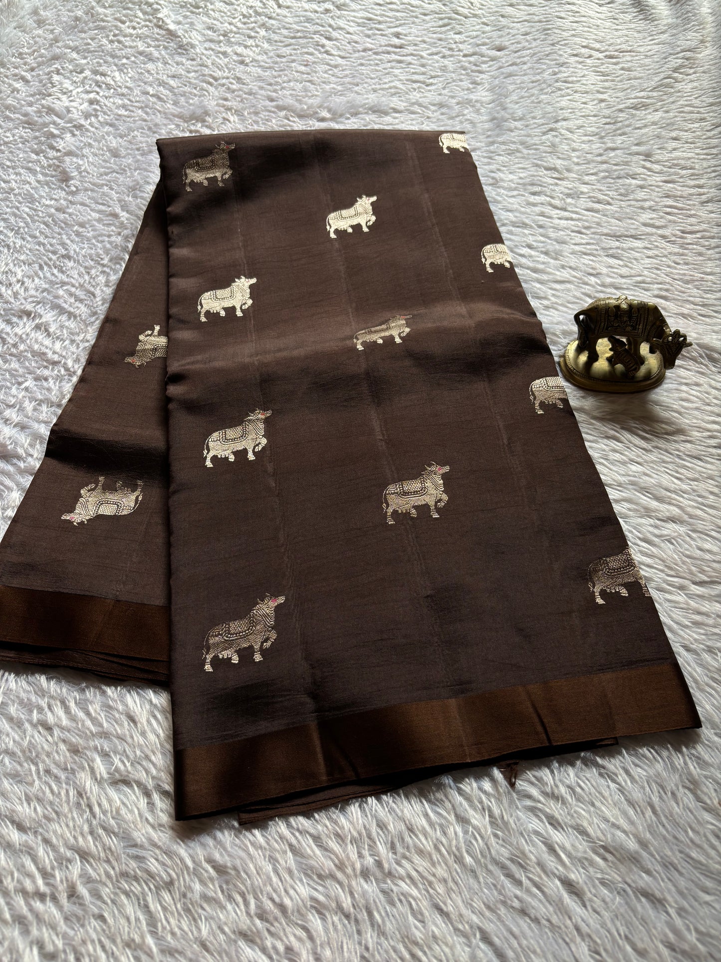 Anupama : Solid Deep brown