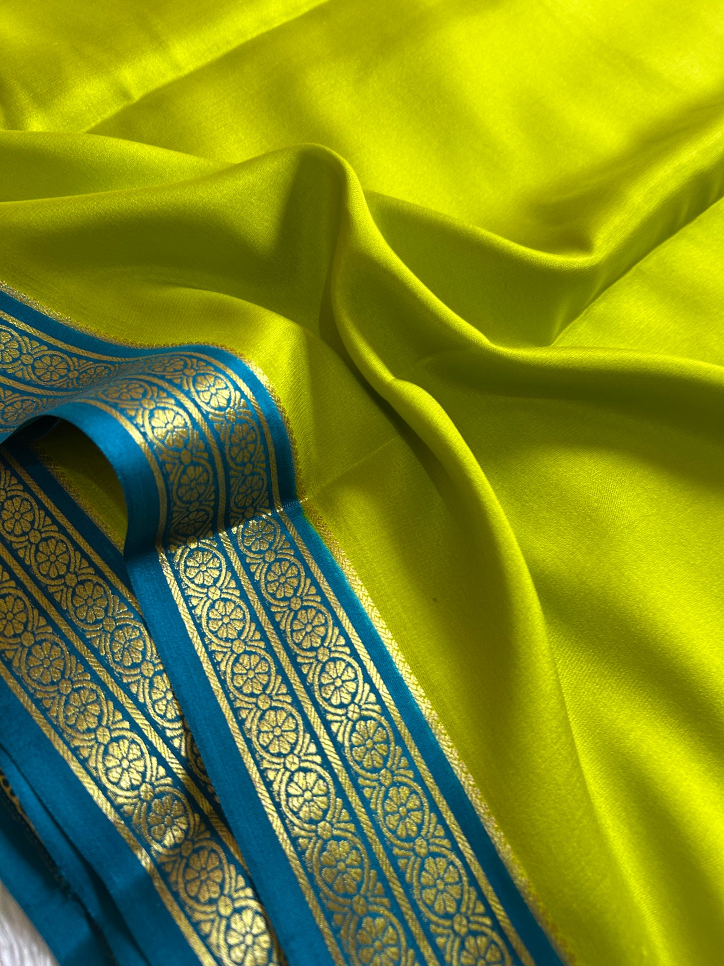 Pushpavathi (2D) : Olive-ananda blue