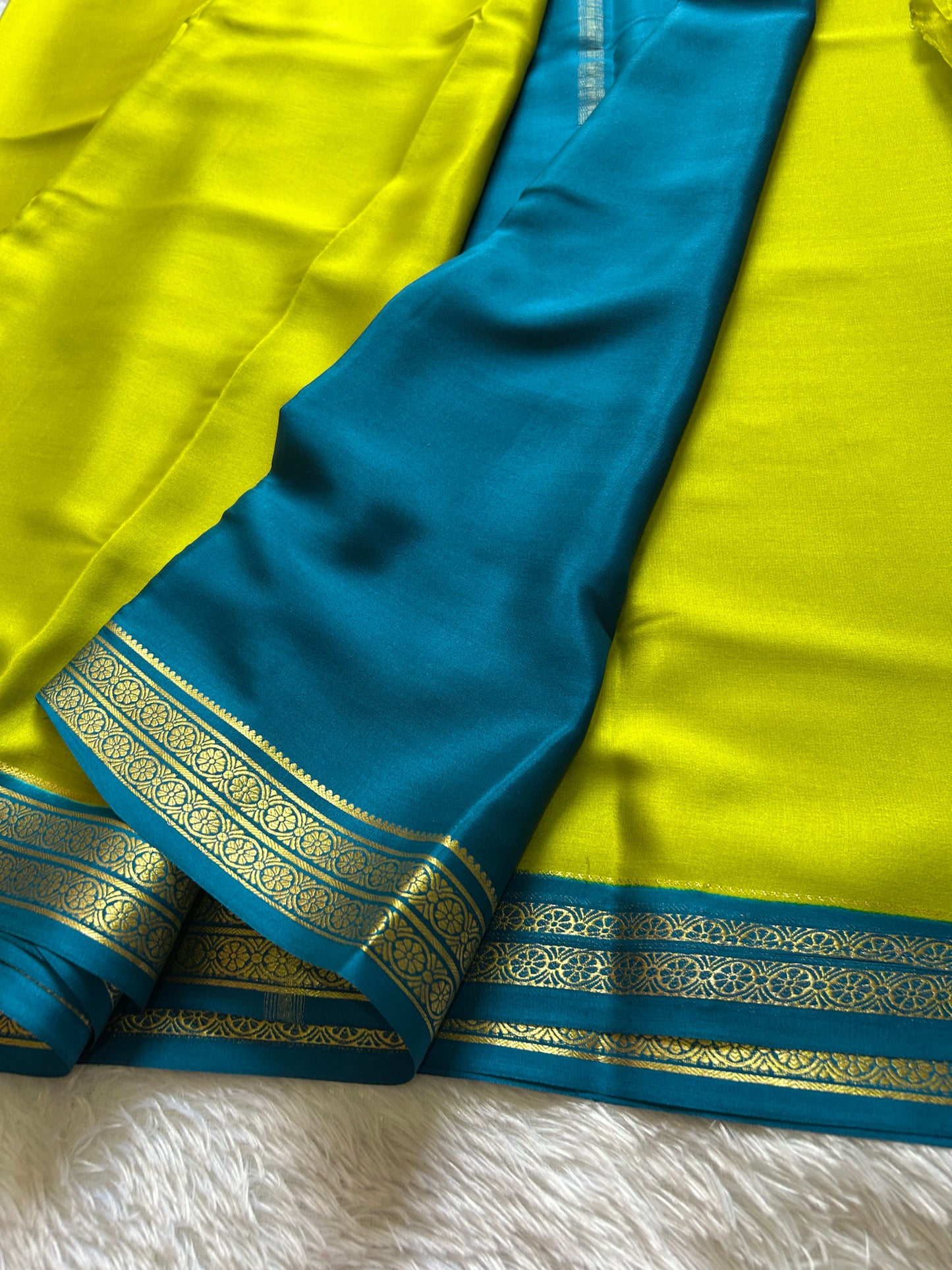 Pushpavathi (2D) : Olive-ananda blue