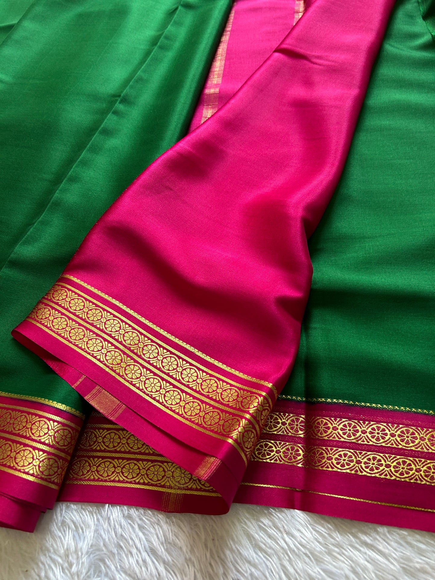 Pushpavathi (2D) : Bottle green-pink