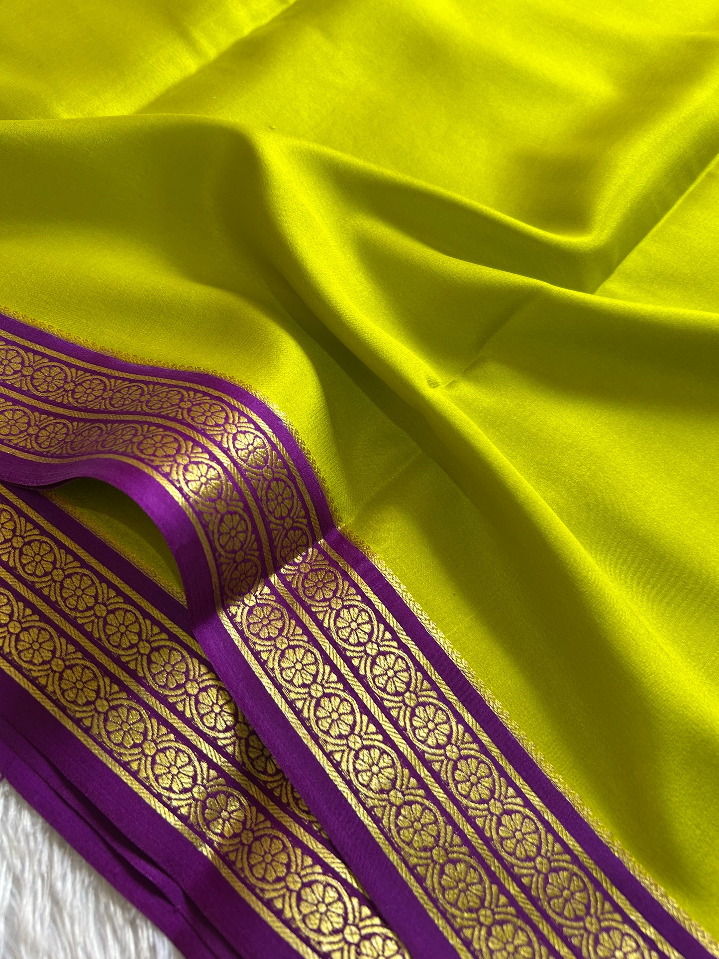 Pushpavathi (2D) : Olive-magenta
