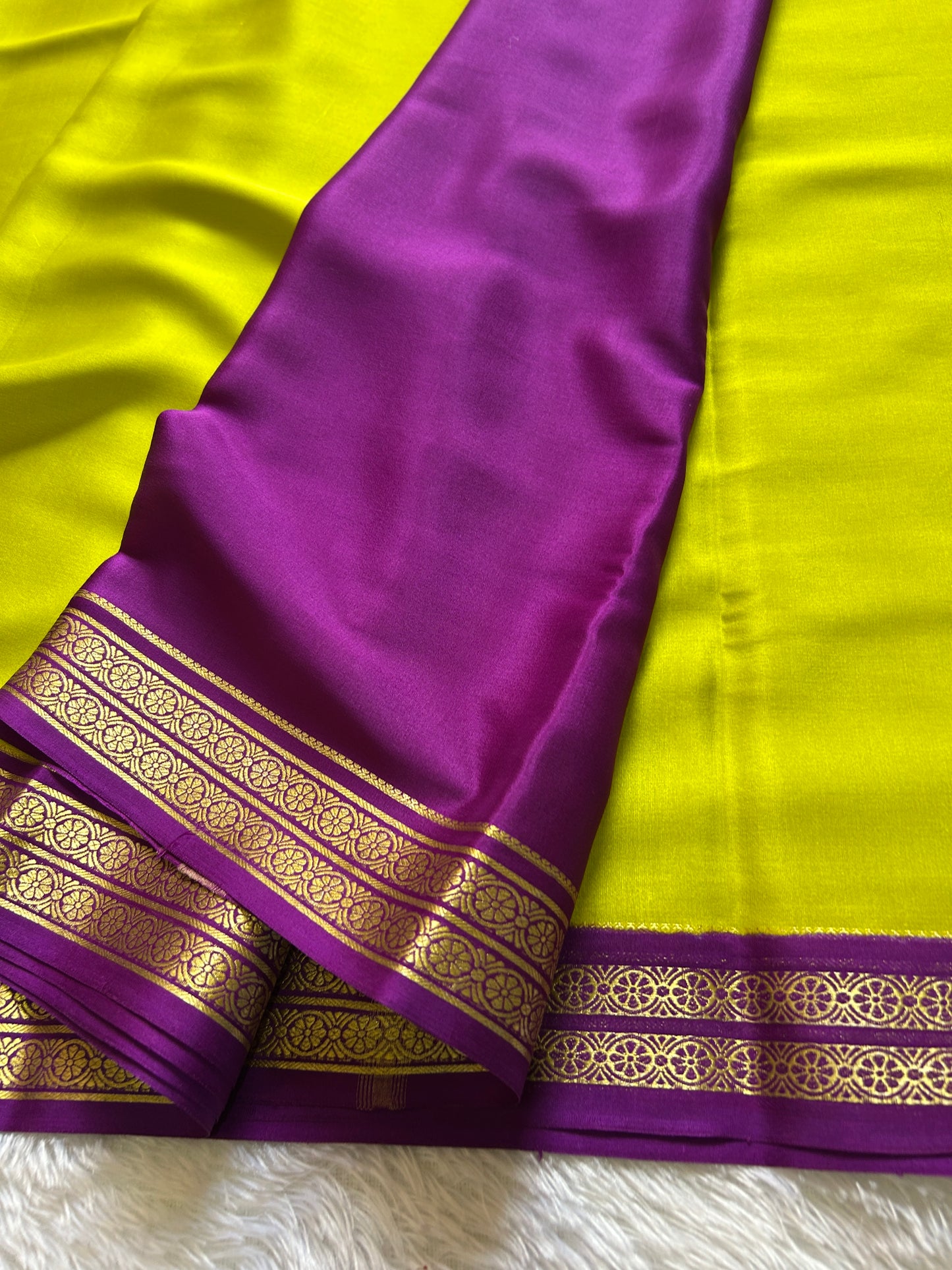 Pushpavathi (2D) : Olive-magenta
