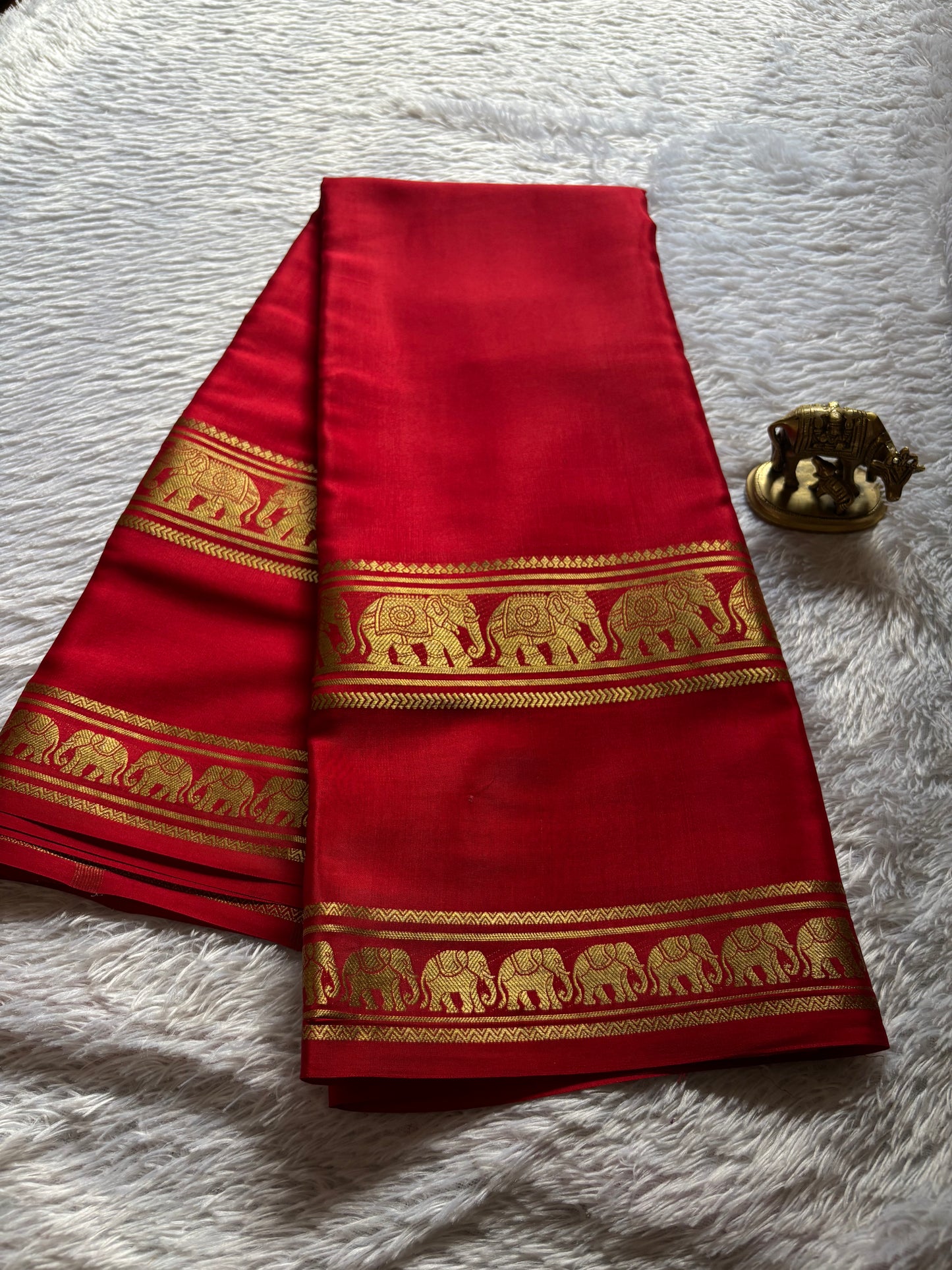 Prashanthi : Solid Red