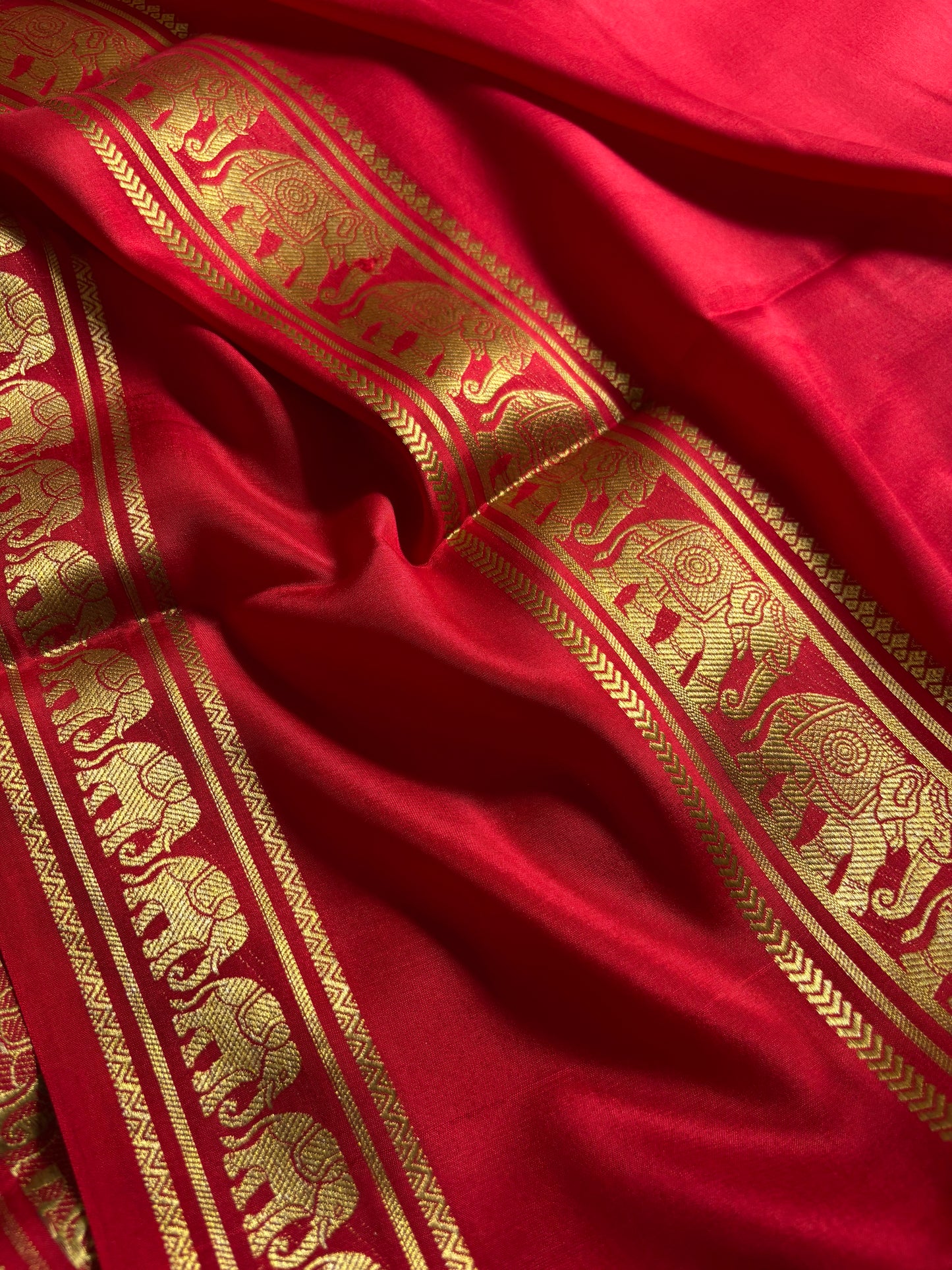 Prashanthi : Solid Red