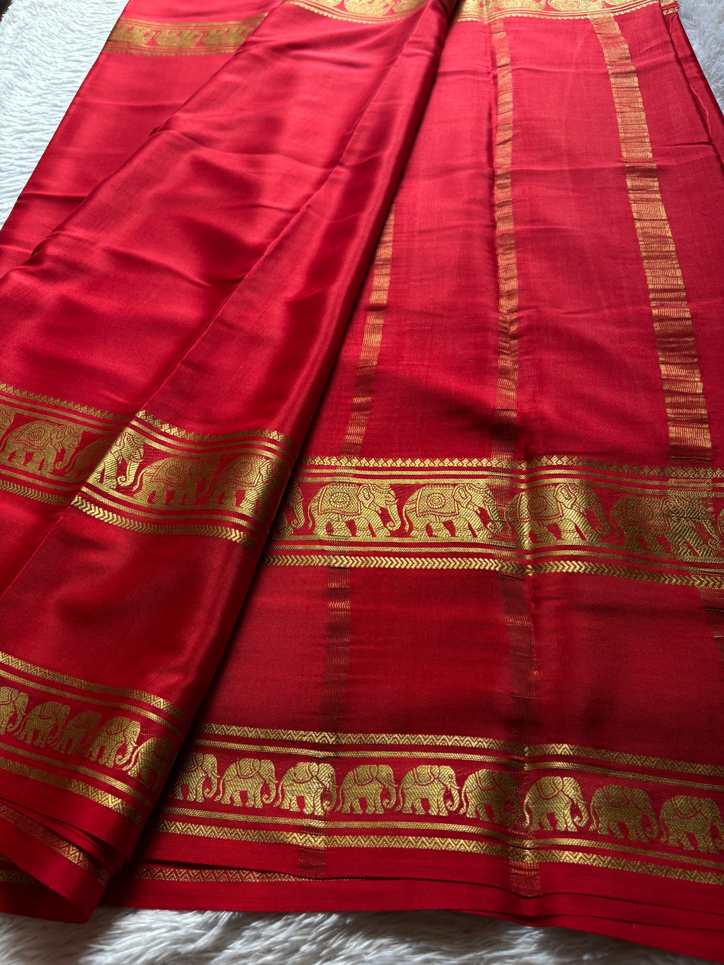 Prashanthi : Solid Red