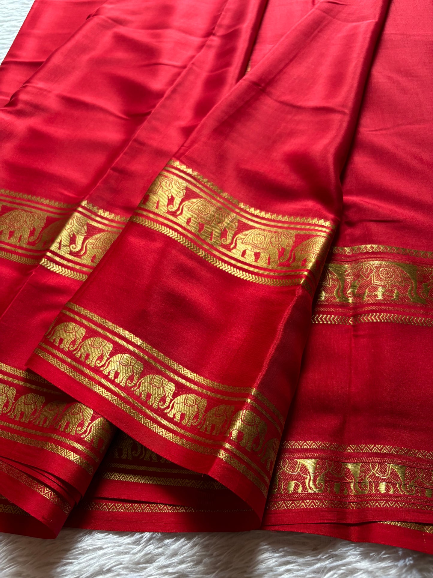 Prashanthi : Solid Red