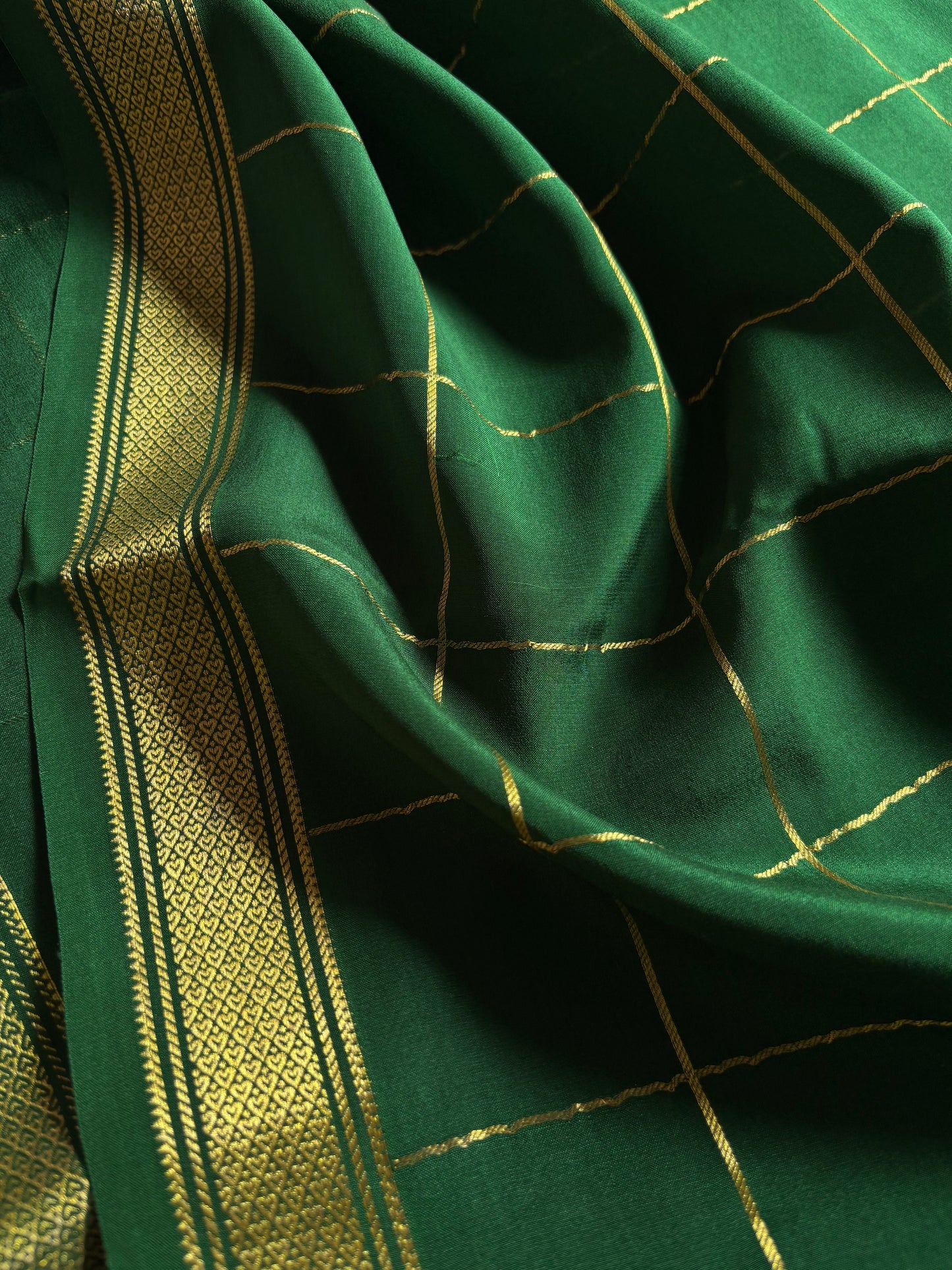 Apoorva : Solid Bottle green