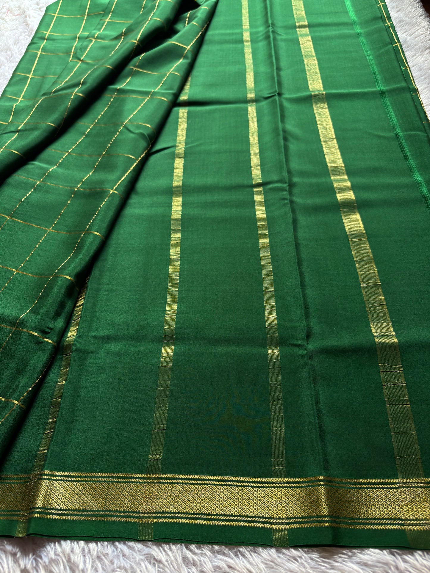 Apoorva : Solid Bottle green