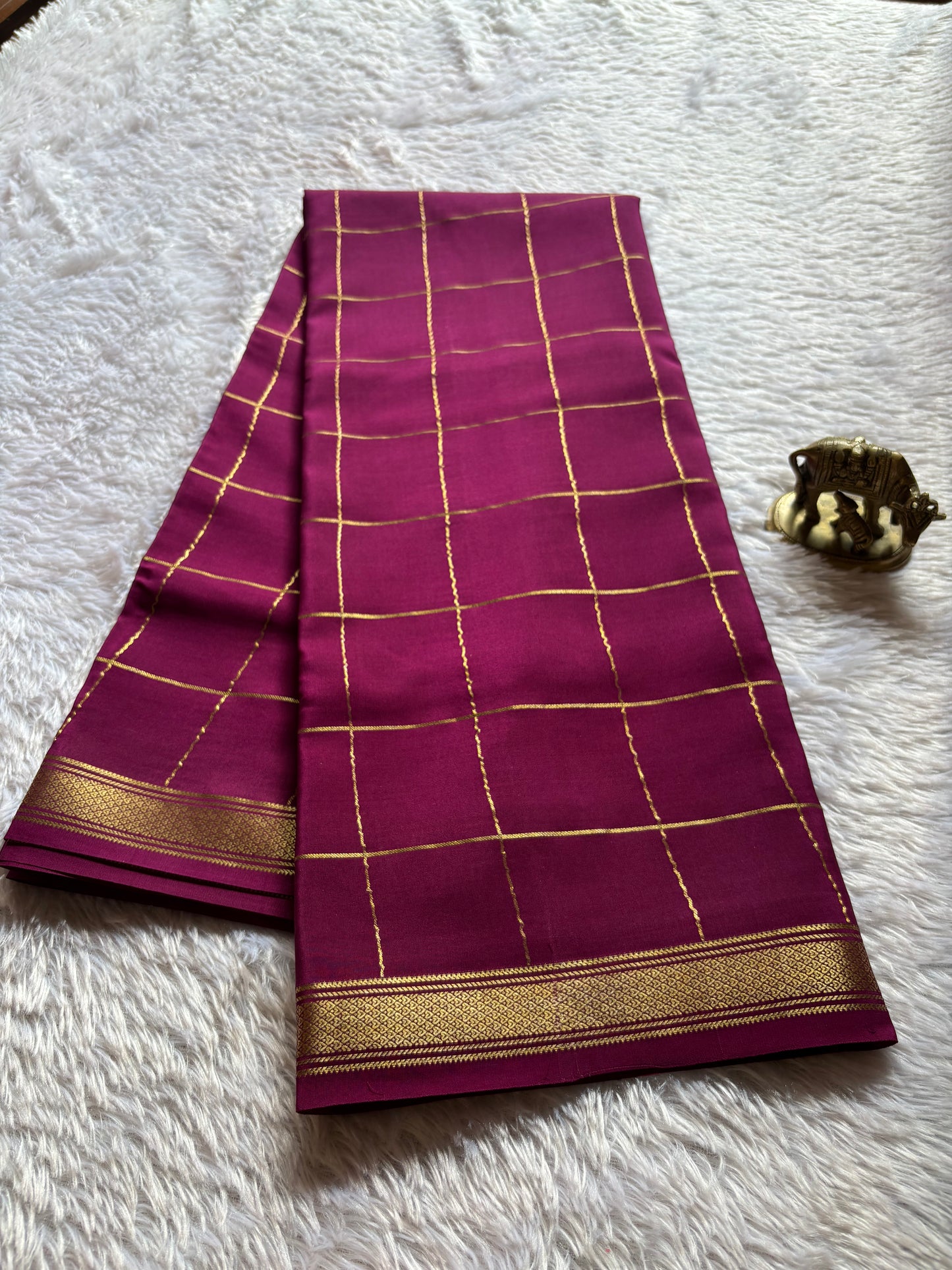 Apoorva : Solid Deep magenta