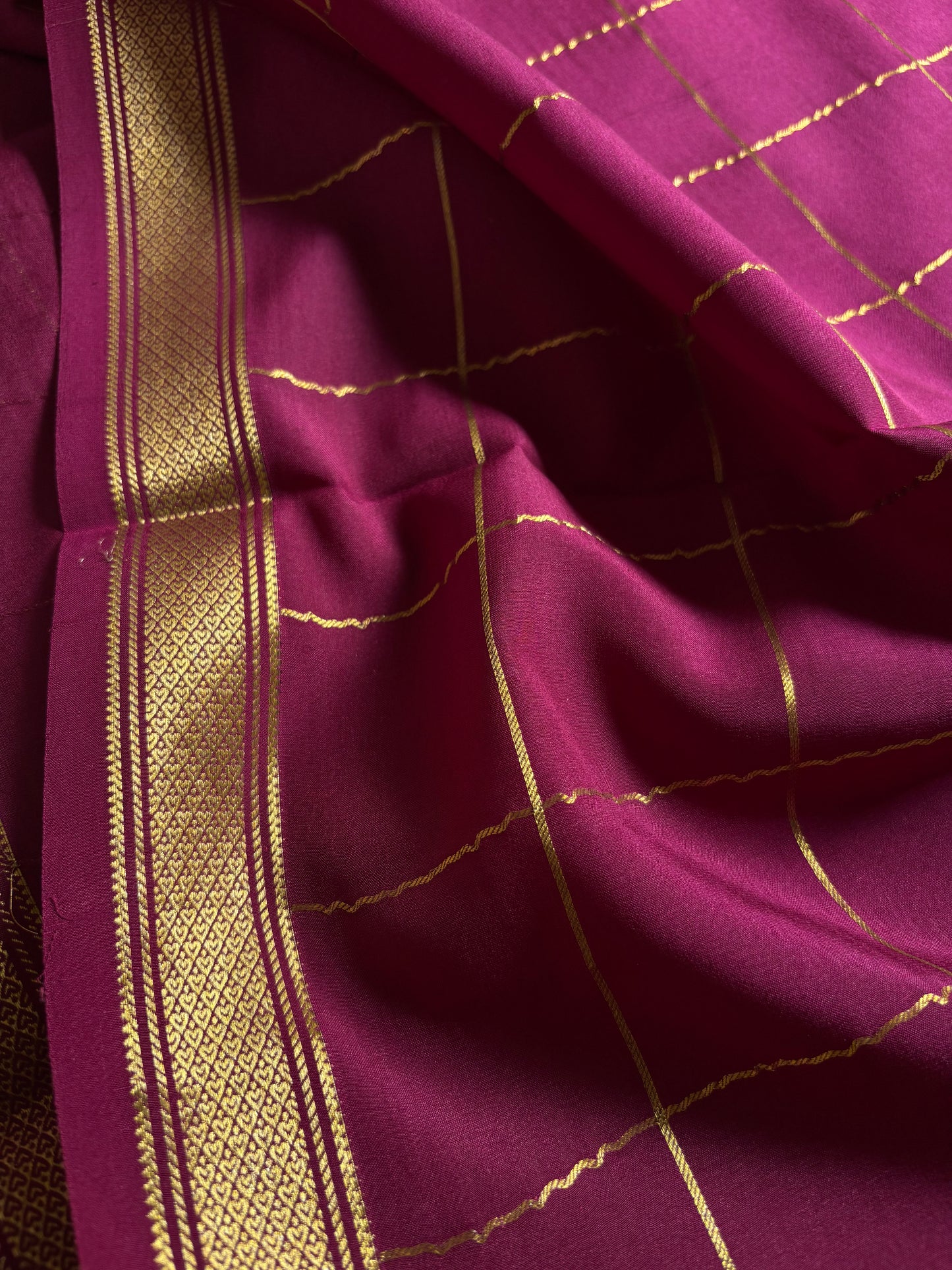 Apoorva : Solid Deep magenta