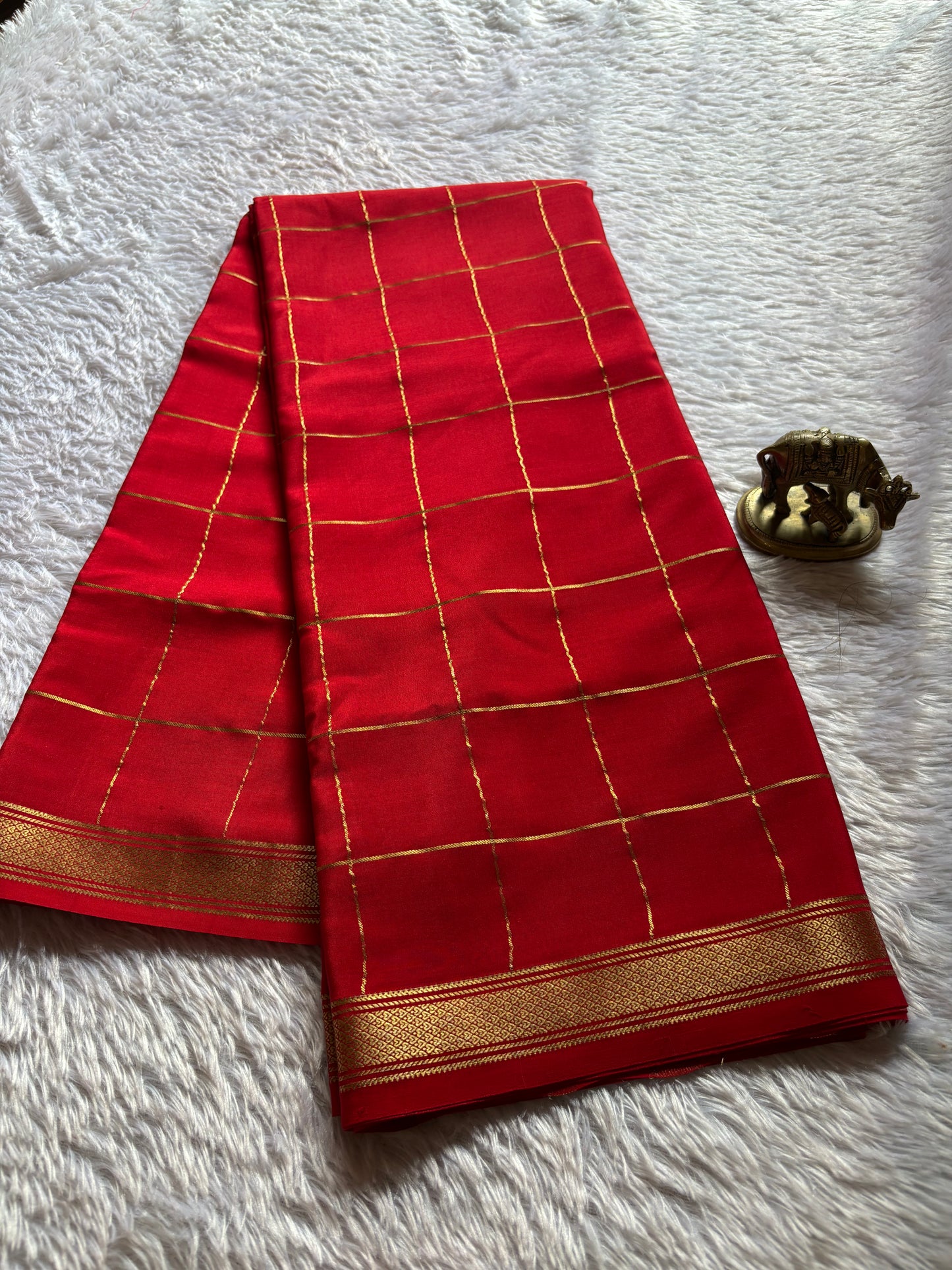 Apoorva : Solid Red