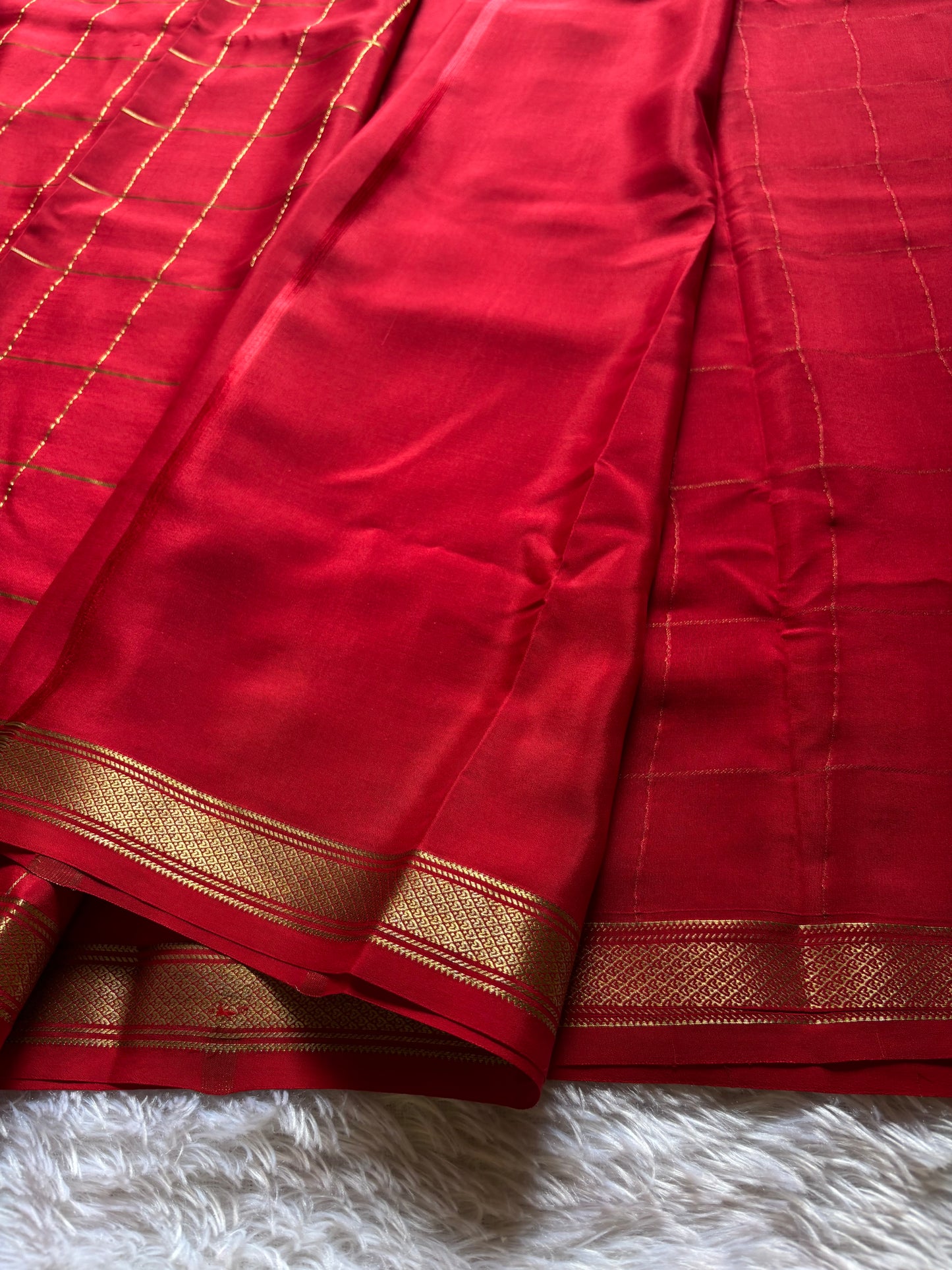 Apoorva : Solid Red