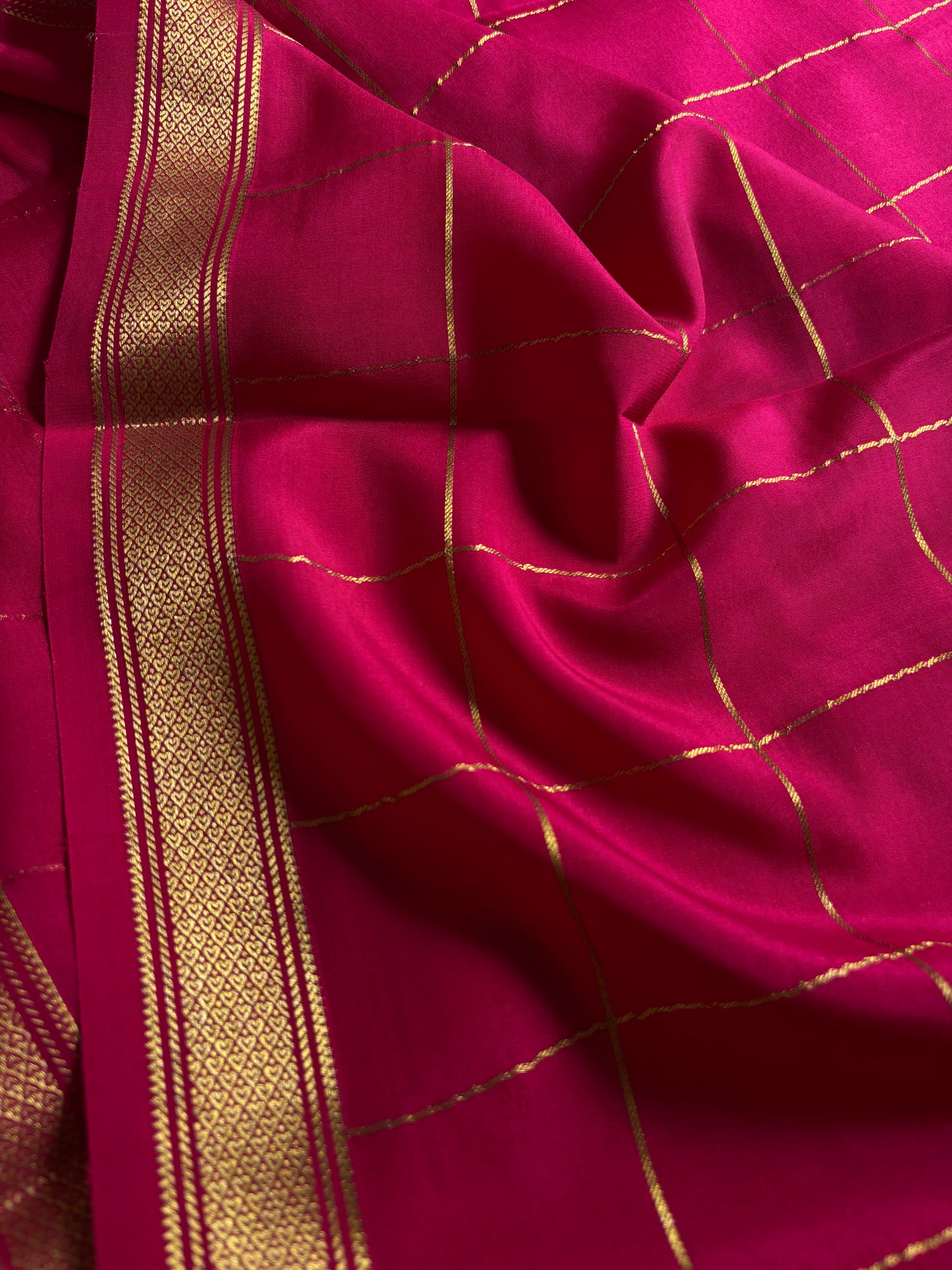 Apoorva : Solid Rani pink