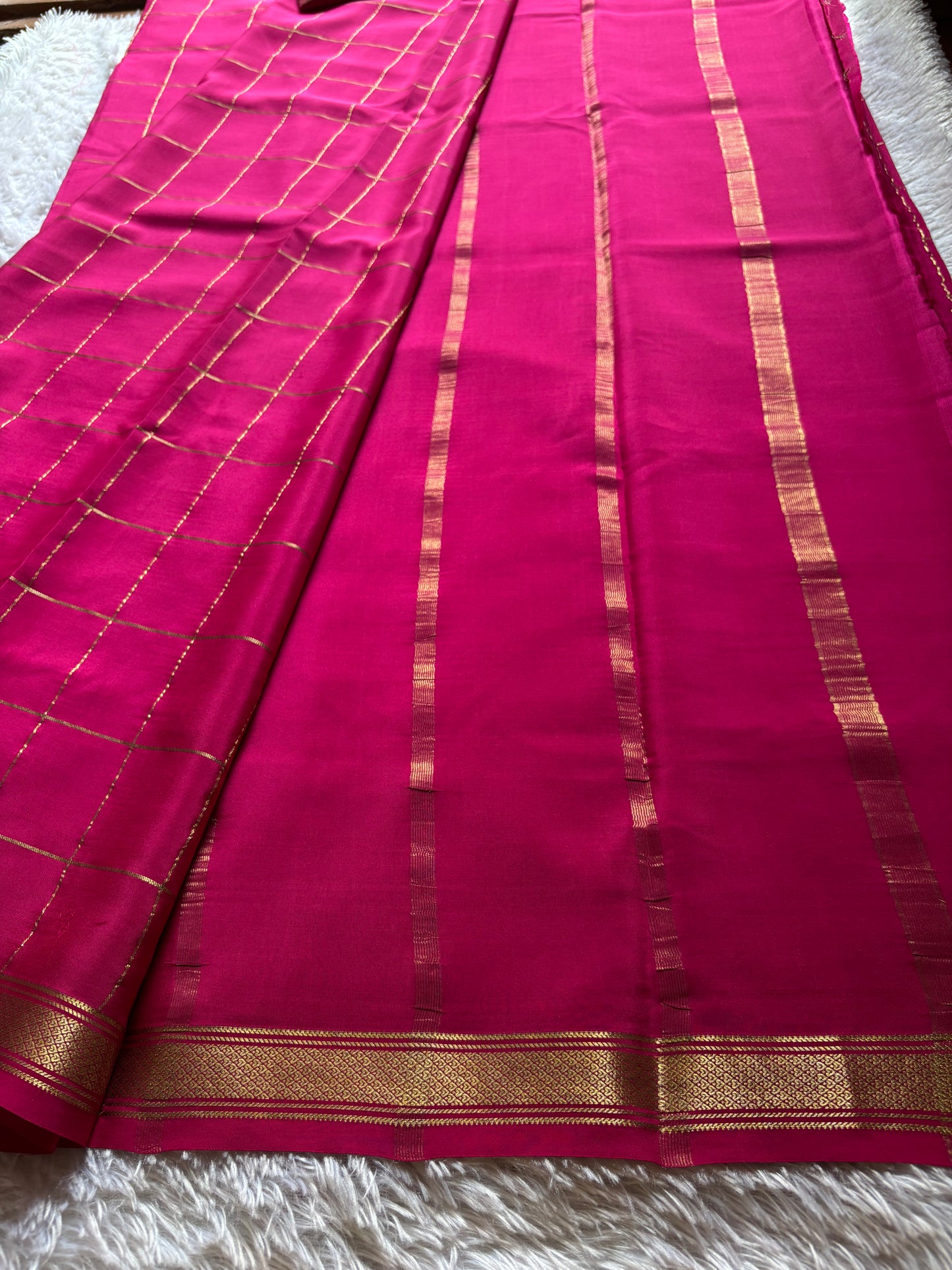 Apoorva : Solid Rani pink