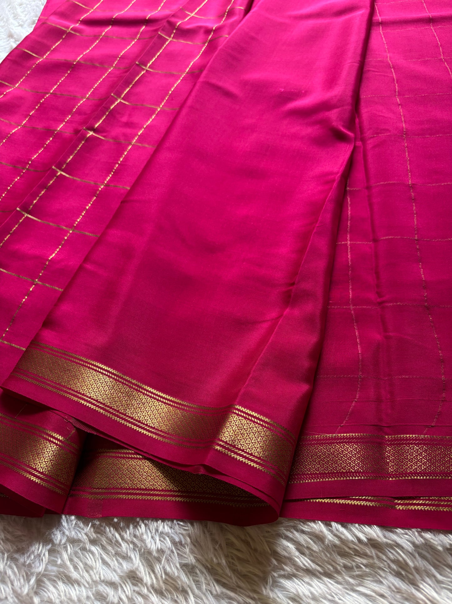 Apoorva : Solid Rani pink