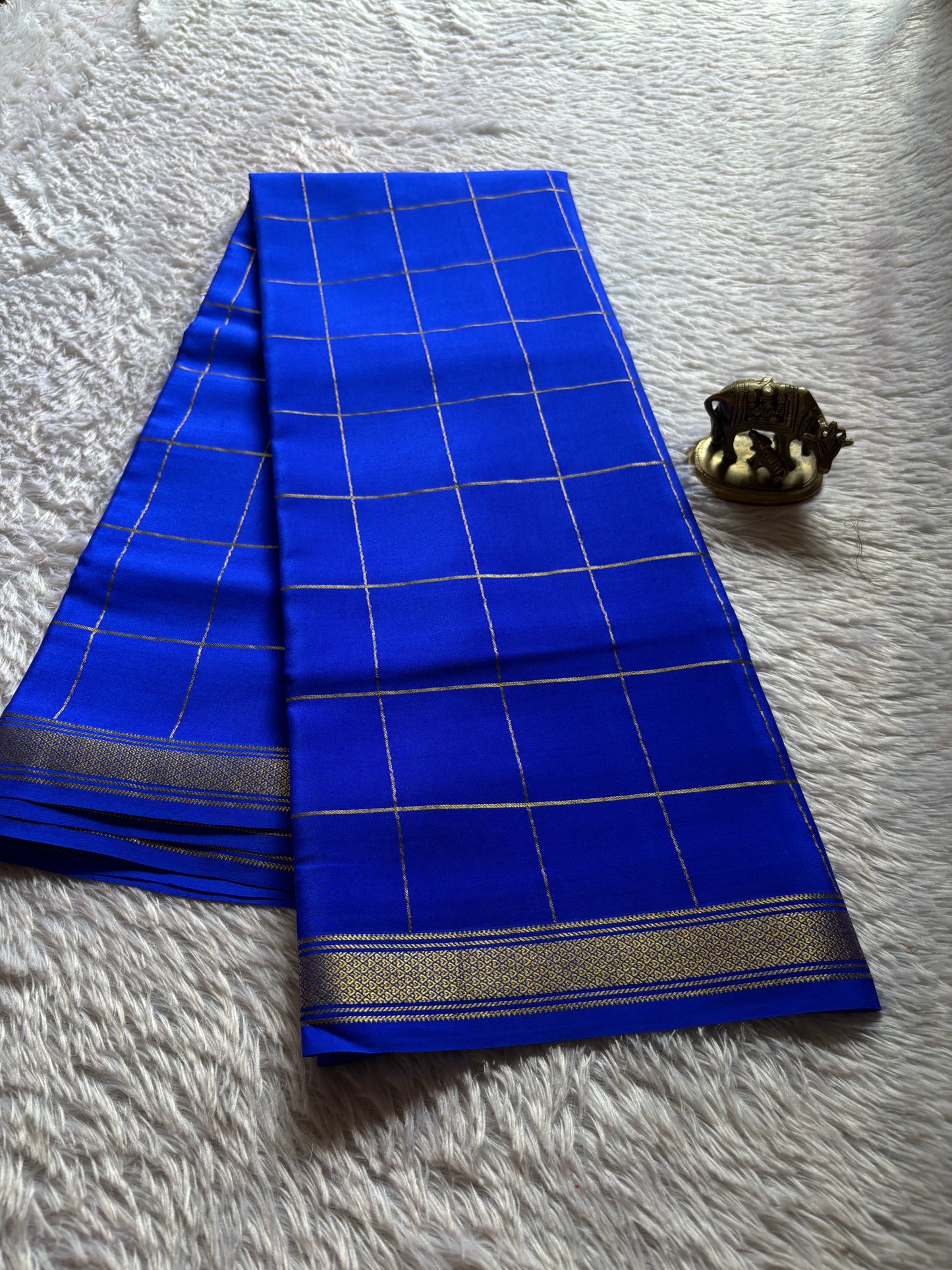 Apoorva : Solid Royal blue