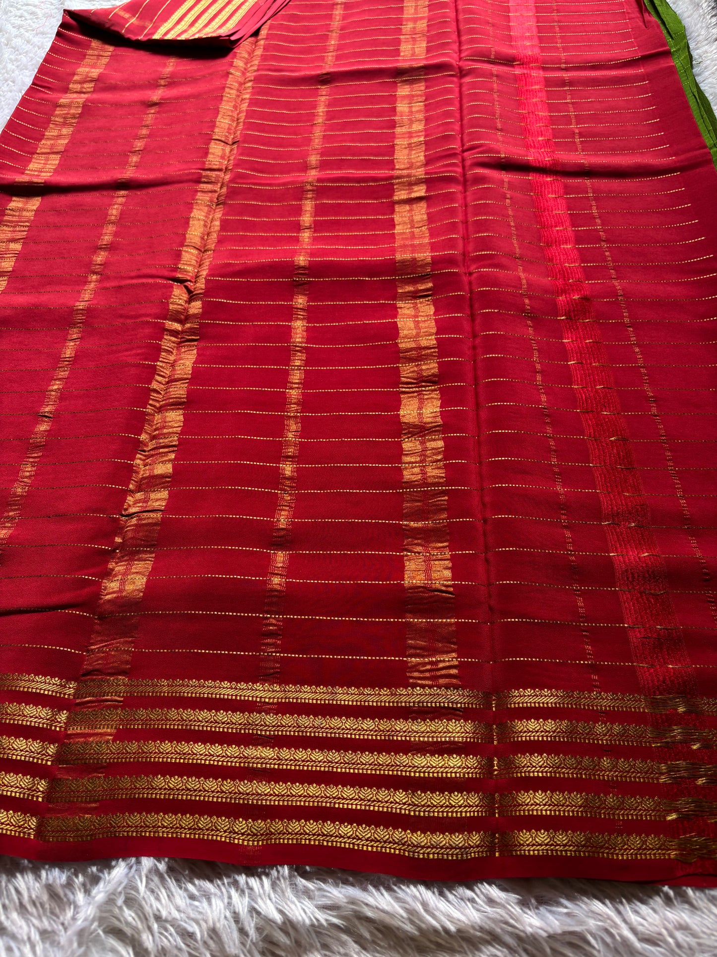Charuni (2D) : Mehendi green-red