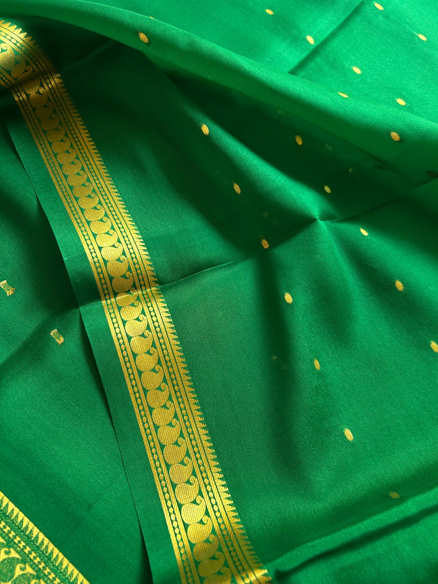 Keerthi : Solid Leaf green
