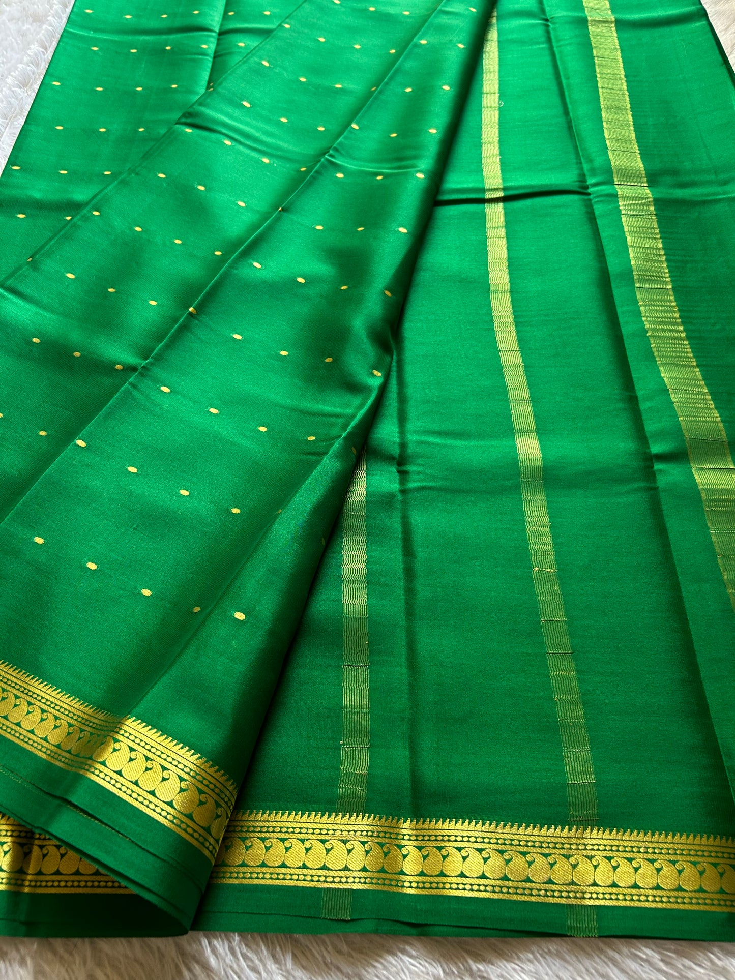Keerthi : Solid Leaf green