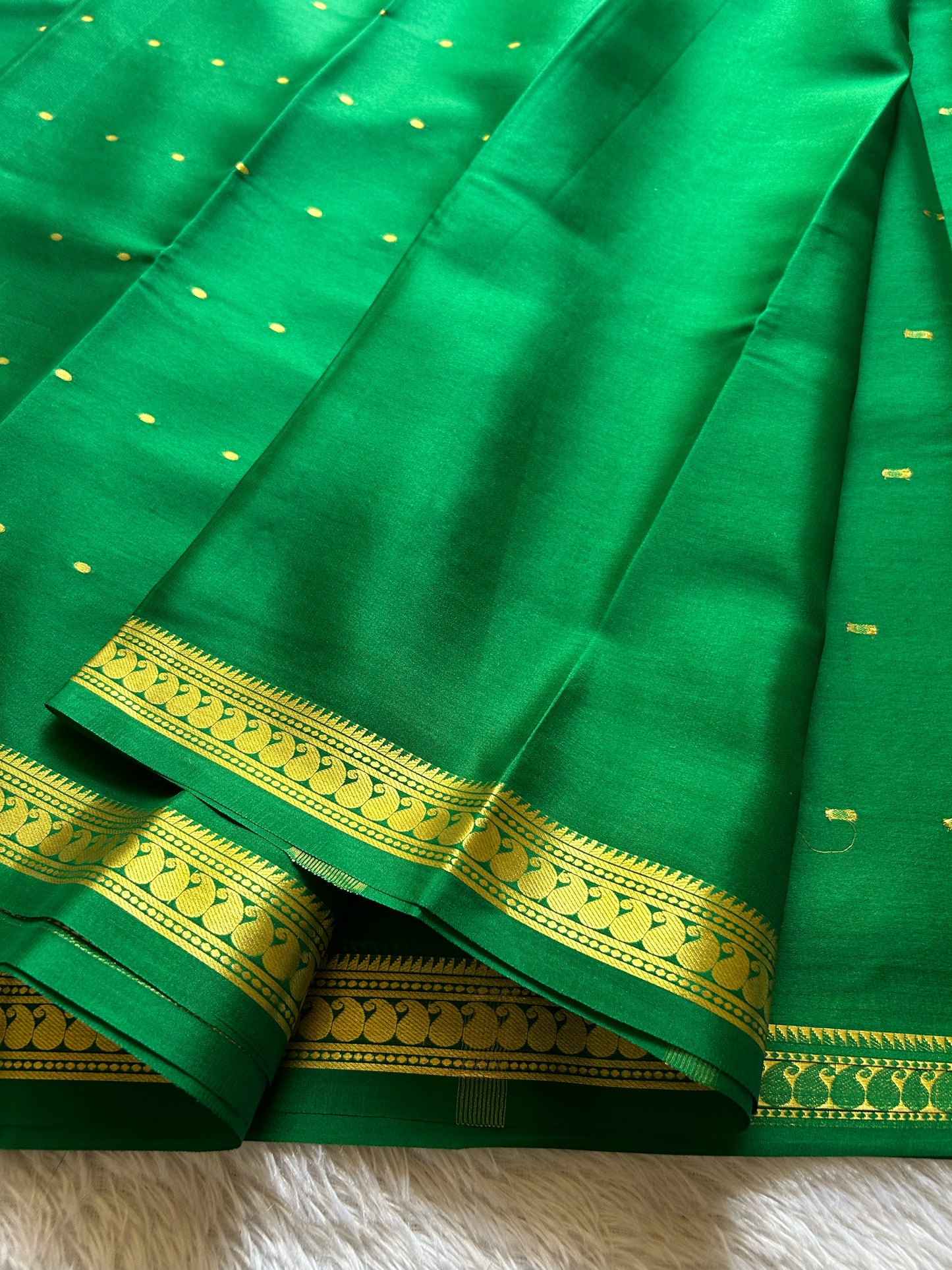 Keerthi : Solid Leaf green