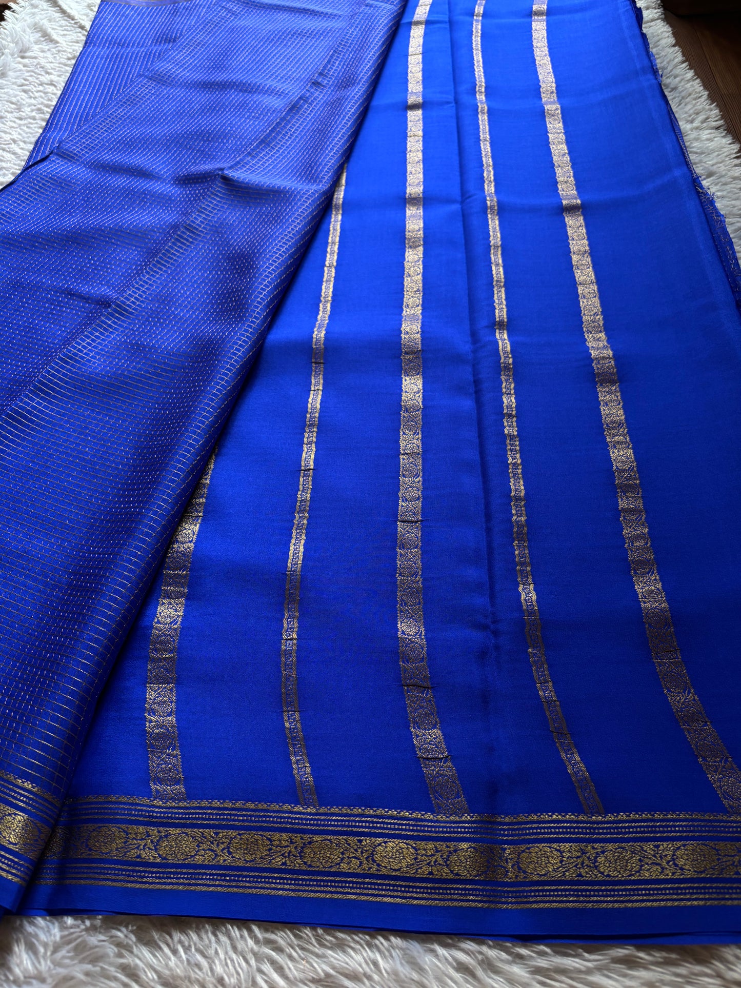 Aparna : Solid Royal blue