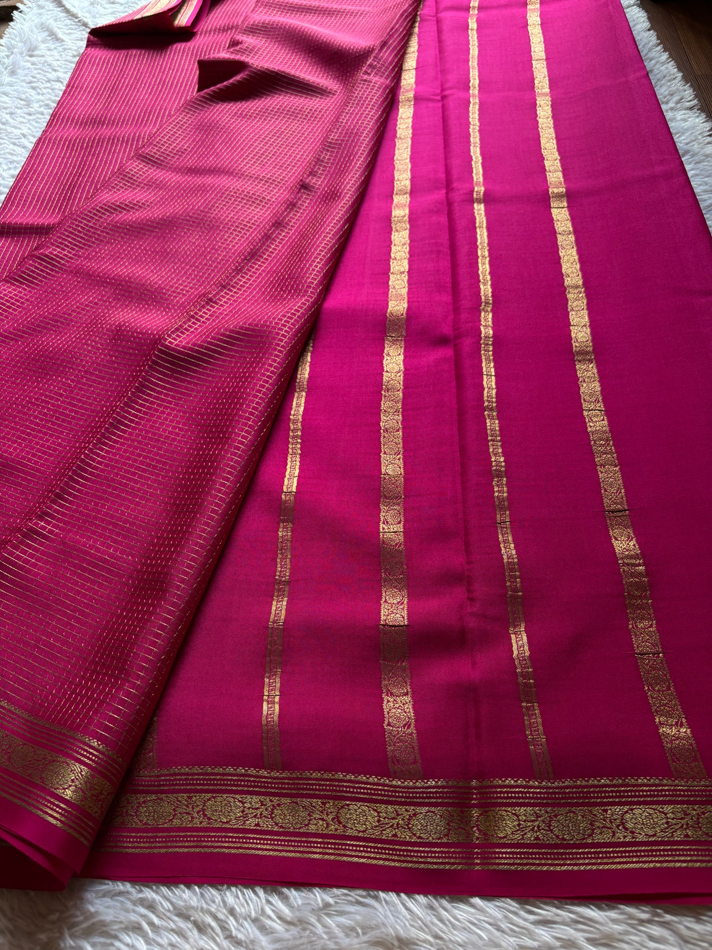 Aparna : Solid Rani pink