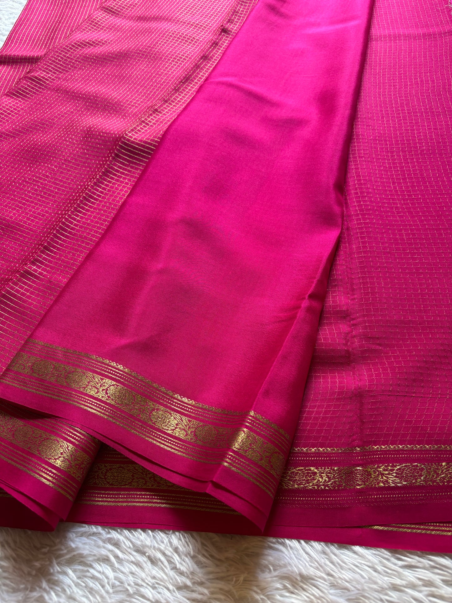 Aparna : Solid Rani pink