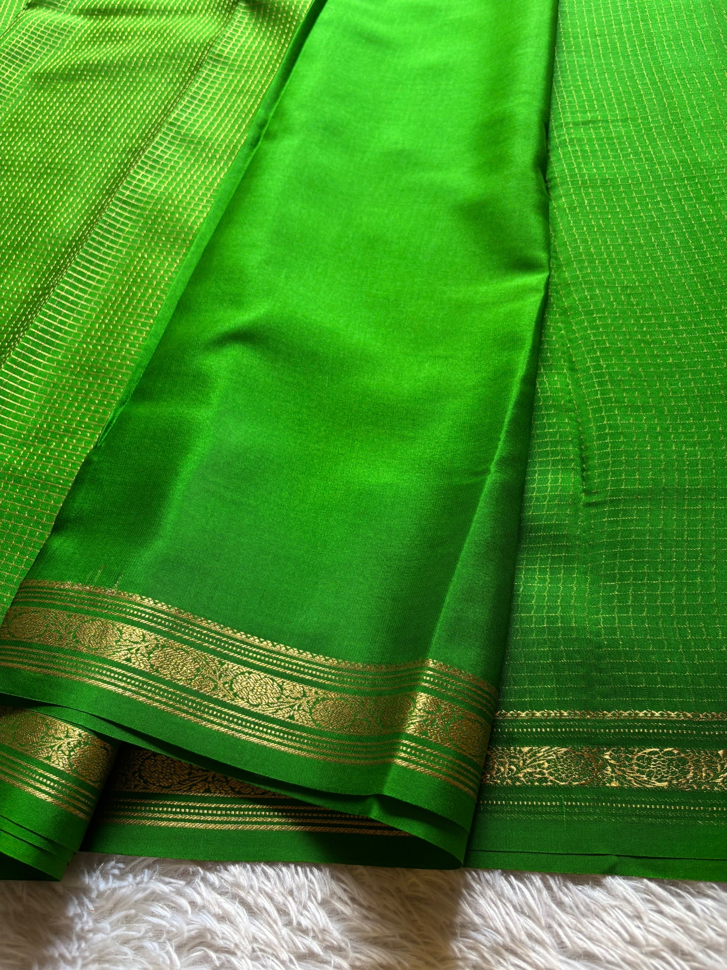 Aparna : Solid Parrot green