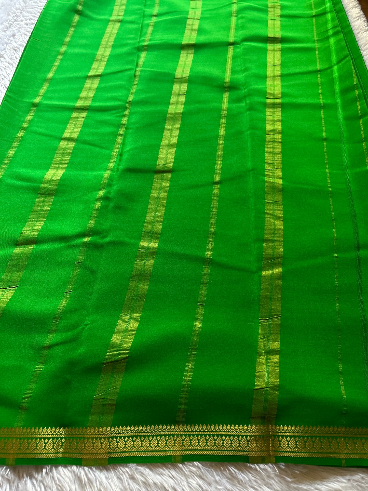 Jyothi : Solid Parrot green