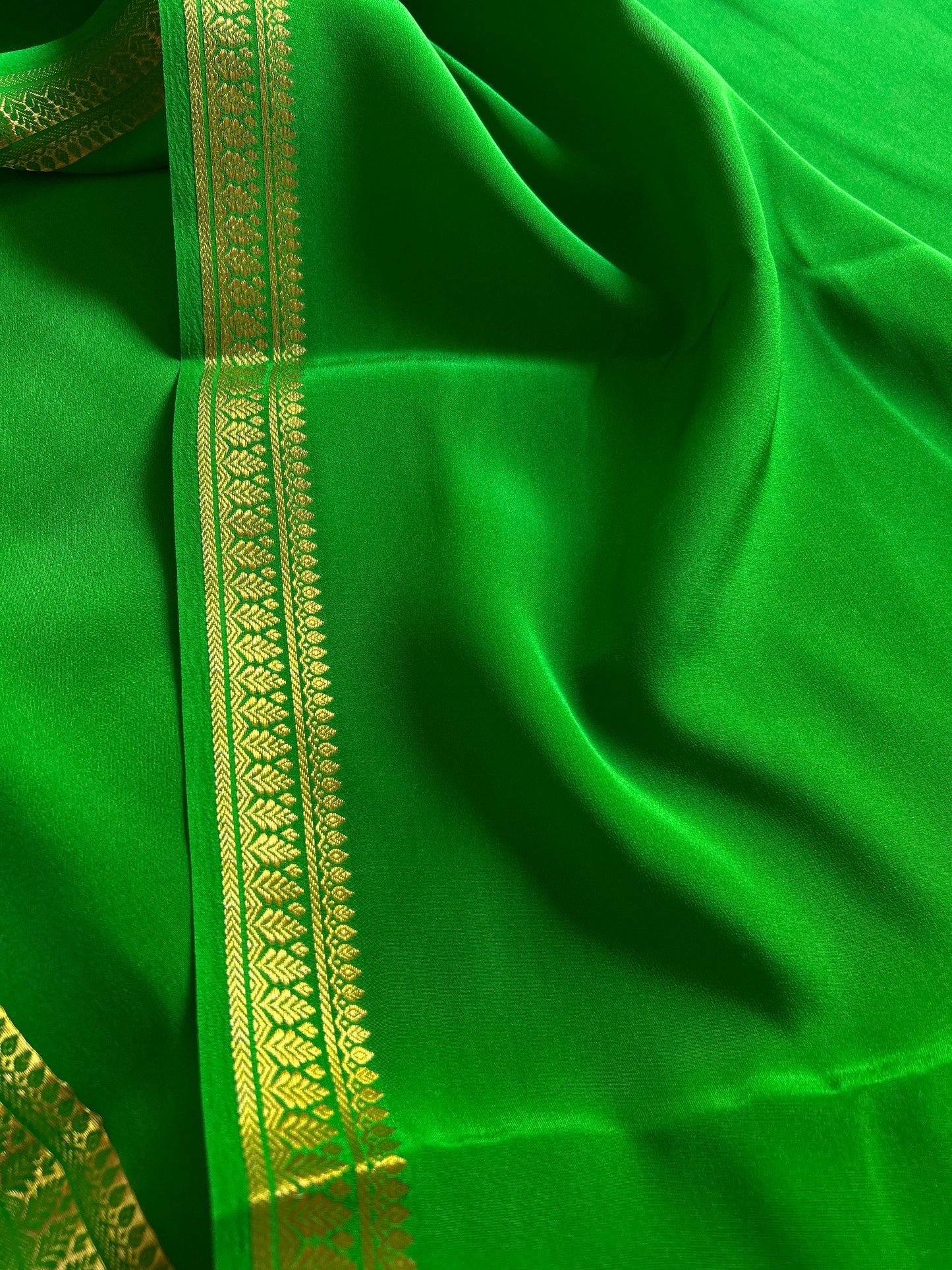 Jyothi : Solid Parrot green