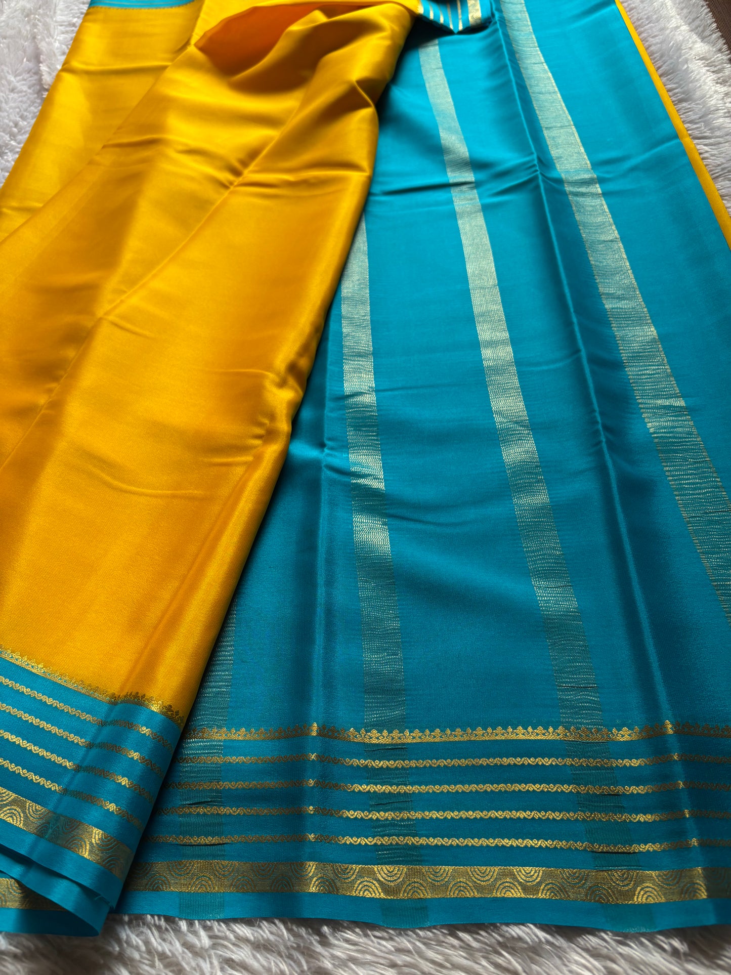 Rashmi (2D) : Golden yellow-ananda blue