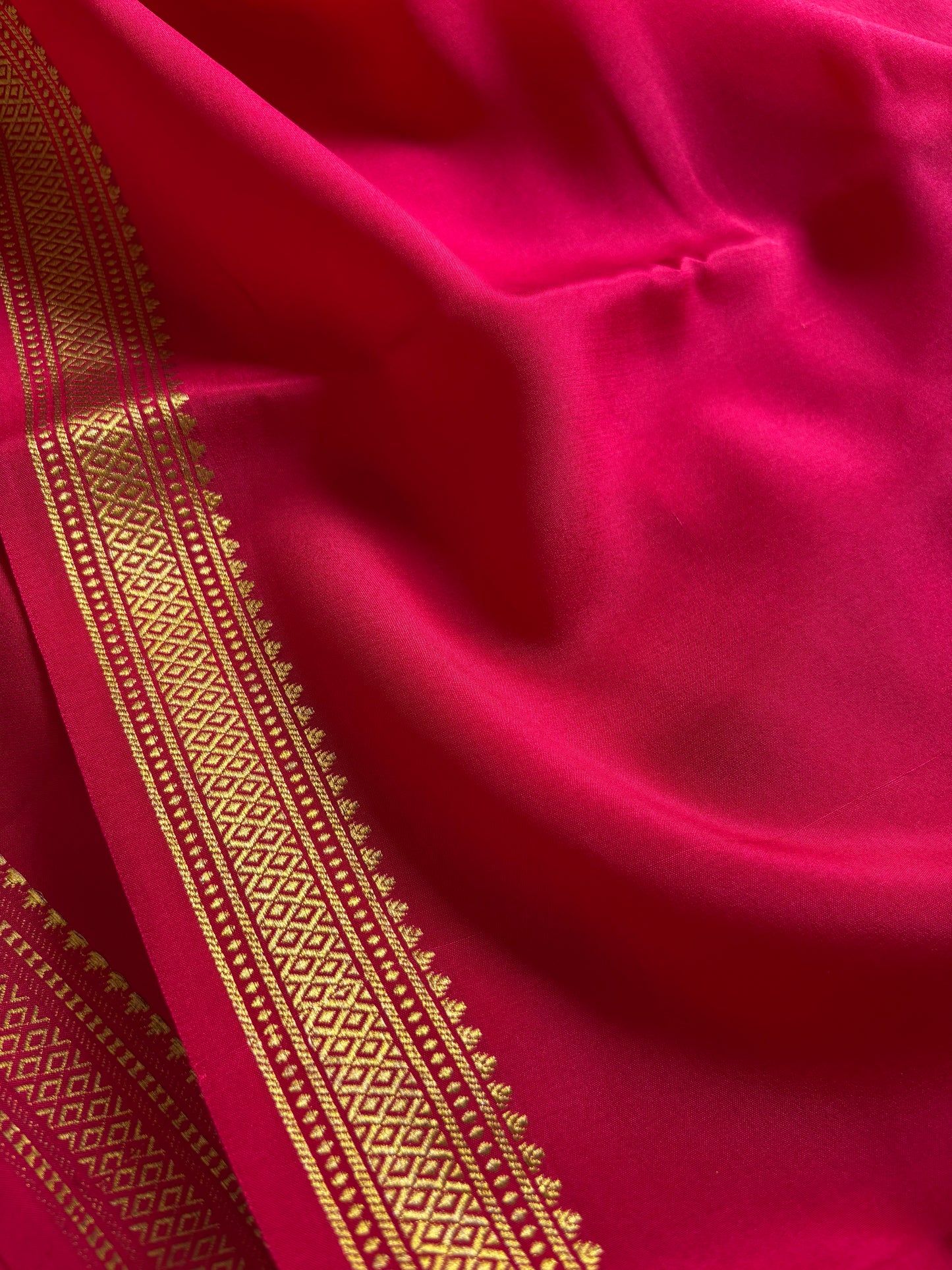Preetha : Solid Reddish pink