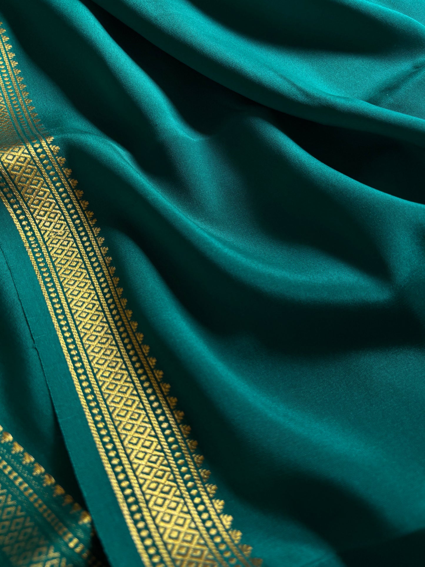 Preetha : Solid Peacock green