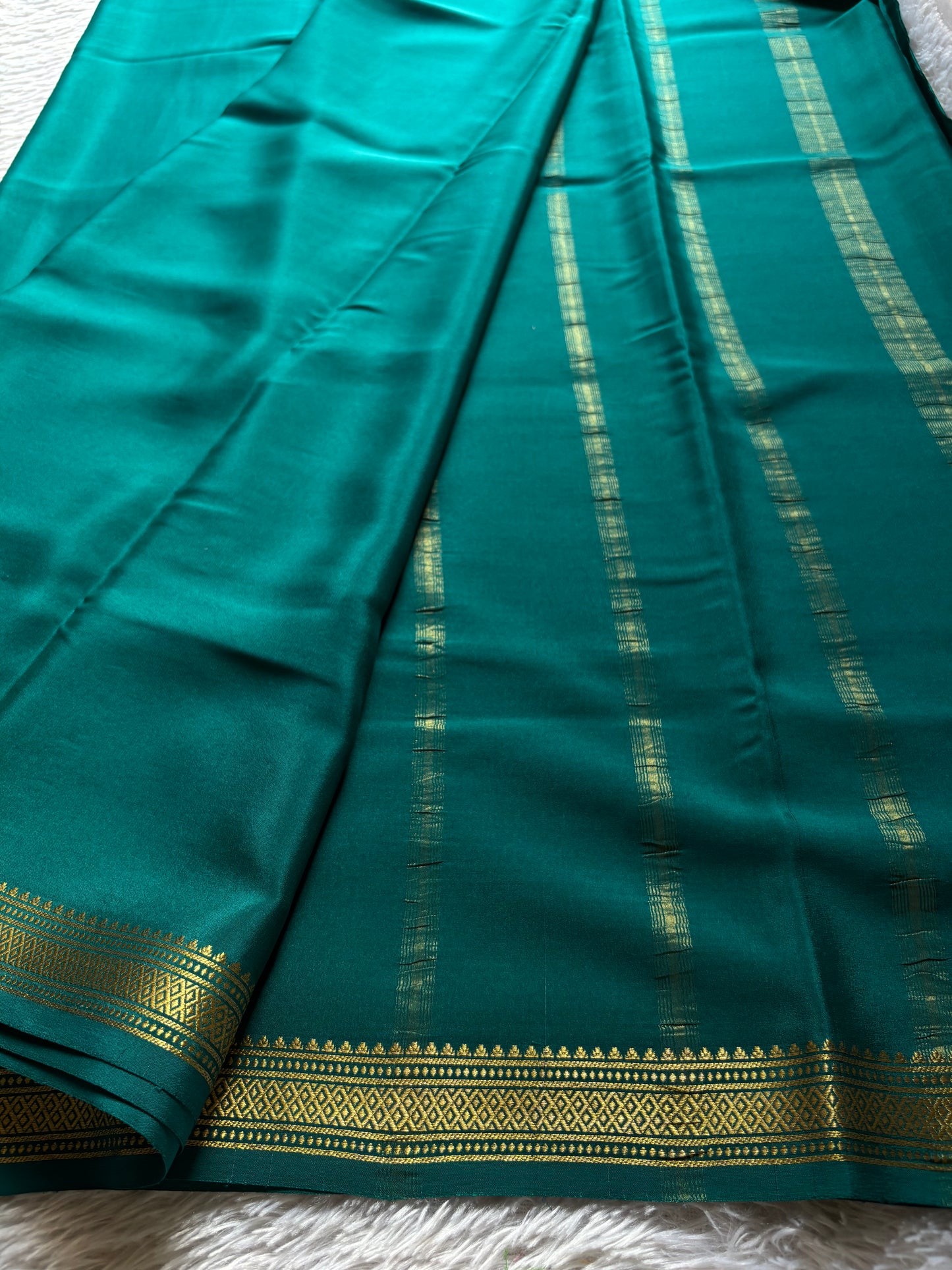 Preetha : Solid Peacock green