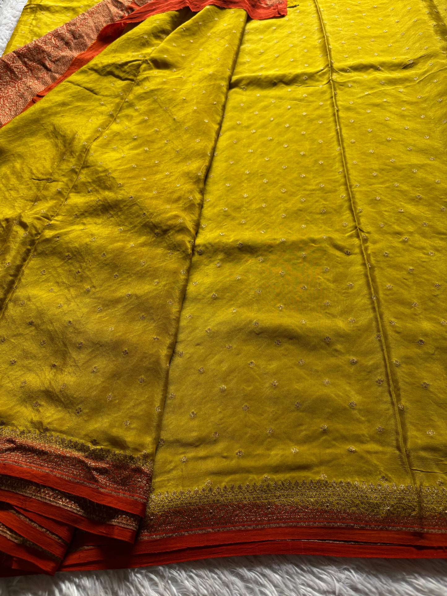 Deepali (2D) : Olive-rust orange