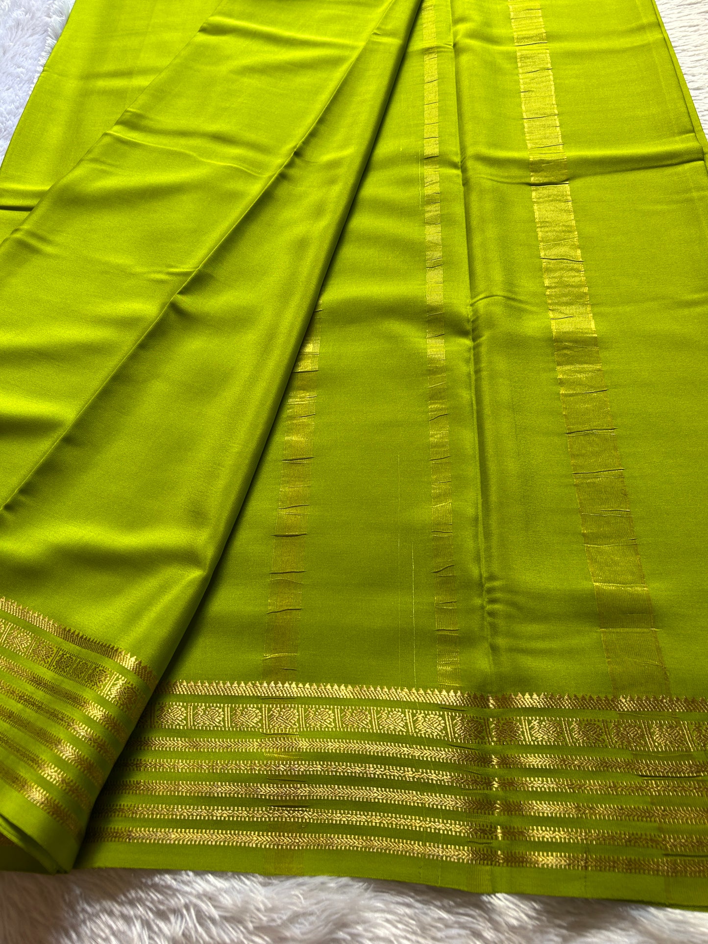 Soujanya : Solid Mehendi green